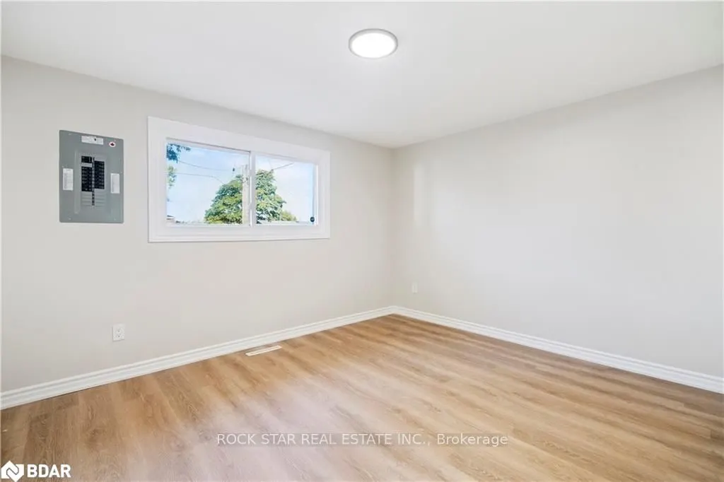 10 Sycamore Street, #Main