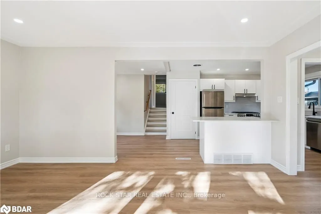 10 Sycamore Street, #Main