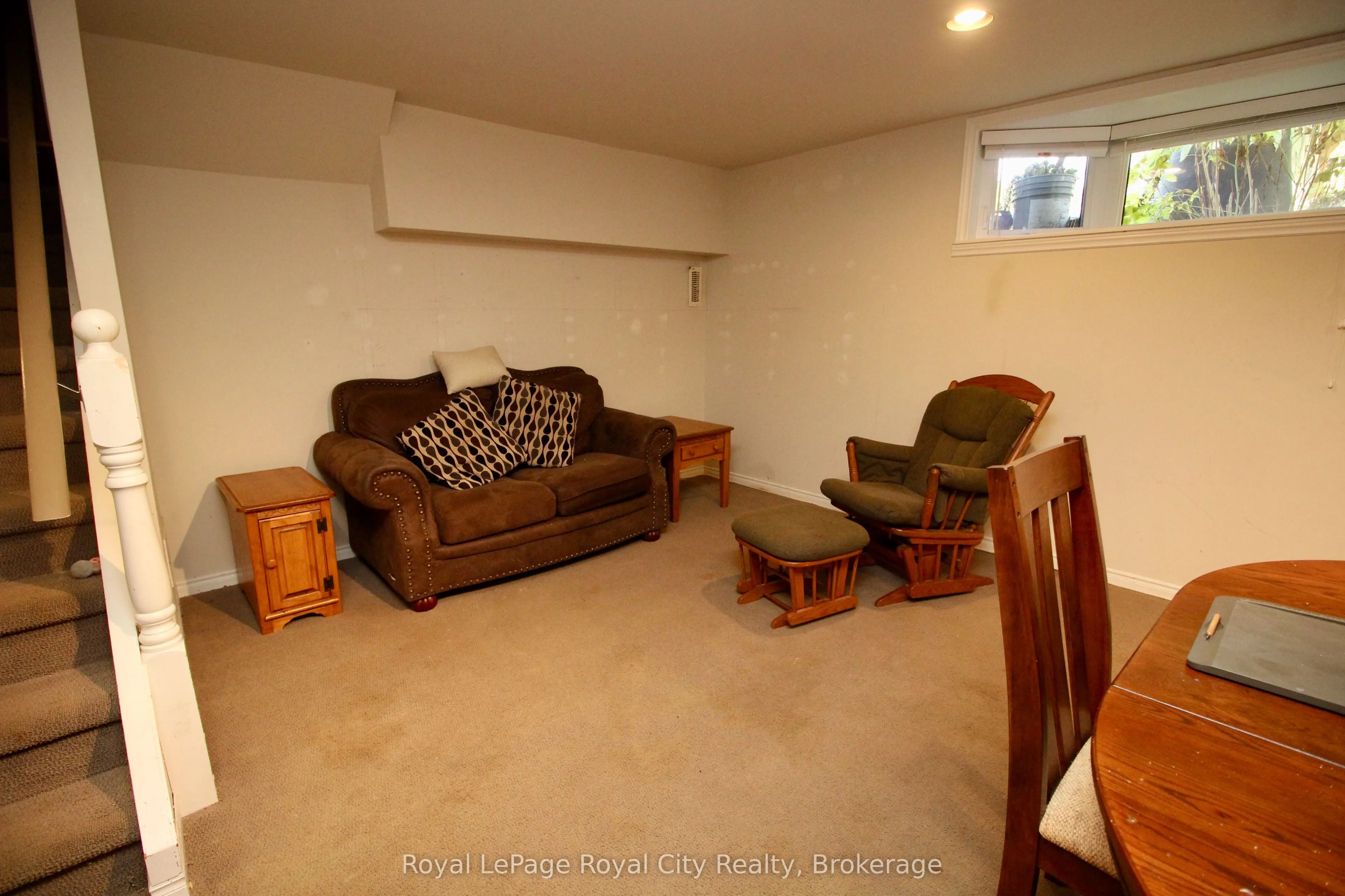 40 Shoemaker Crescent