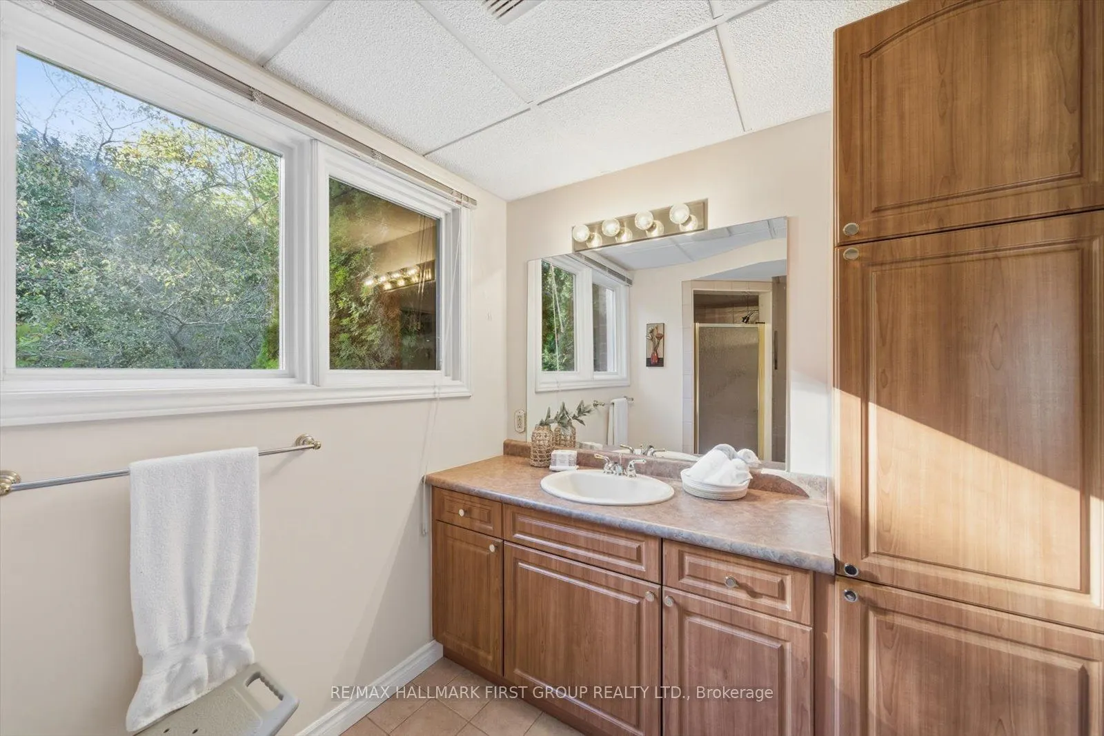 4 Sunrise Court