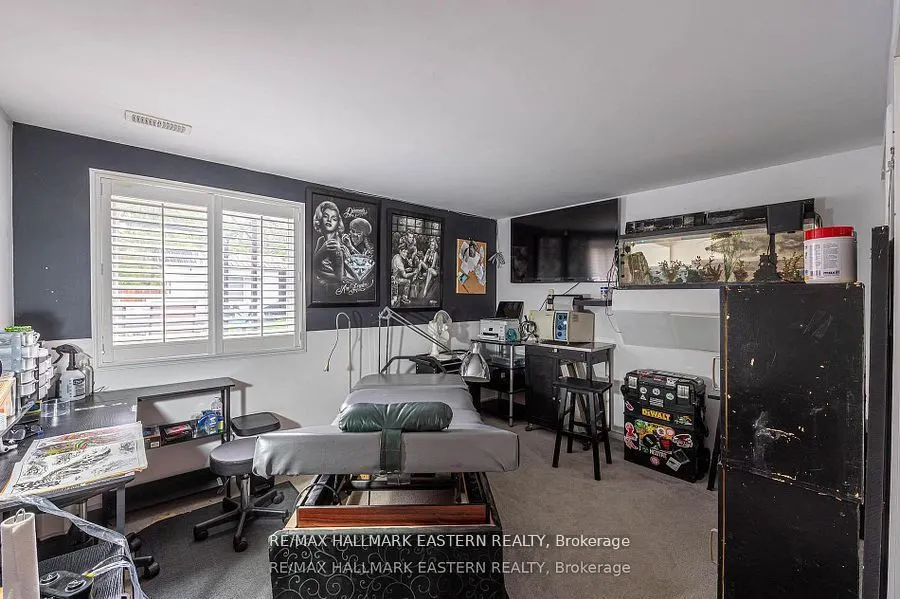 97 Peacock Boulevard