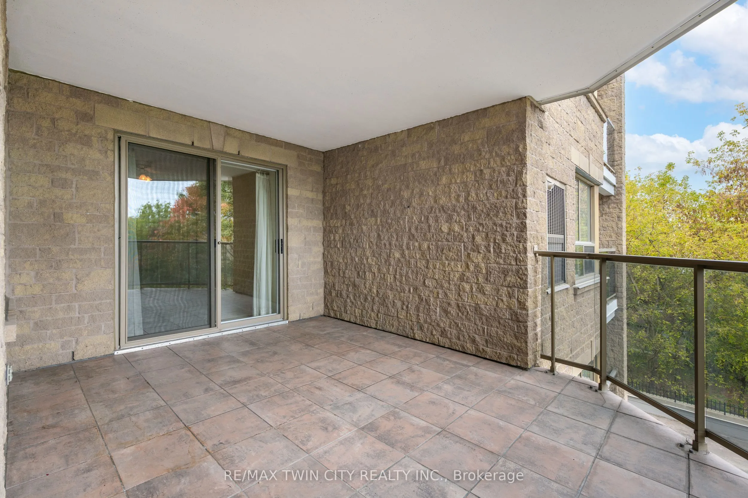 281 Bristol Street, #404