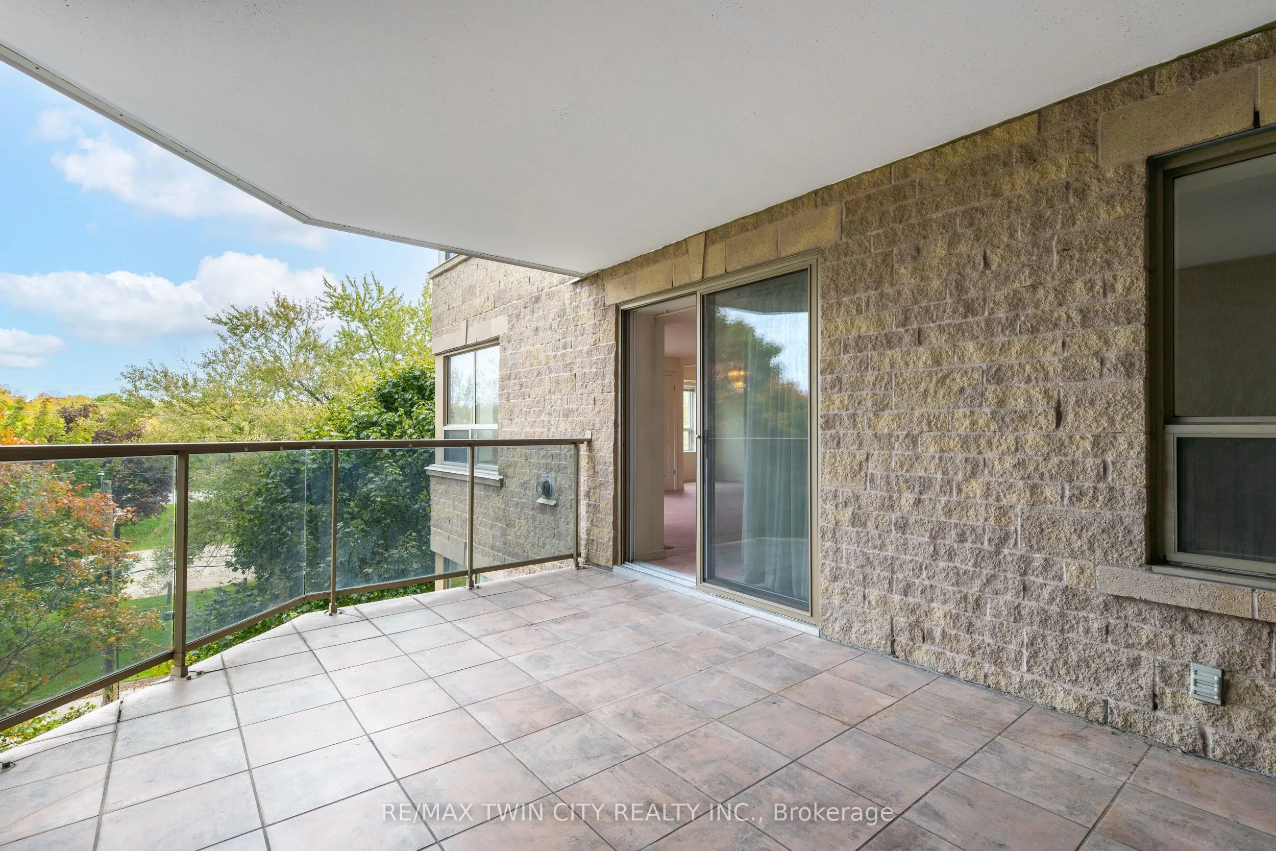 281 Bristol Street, #404