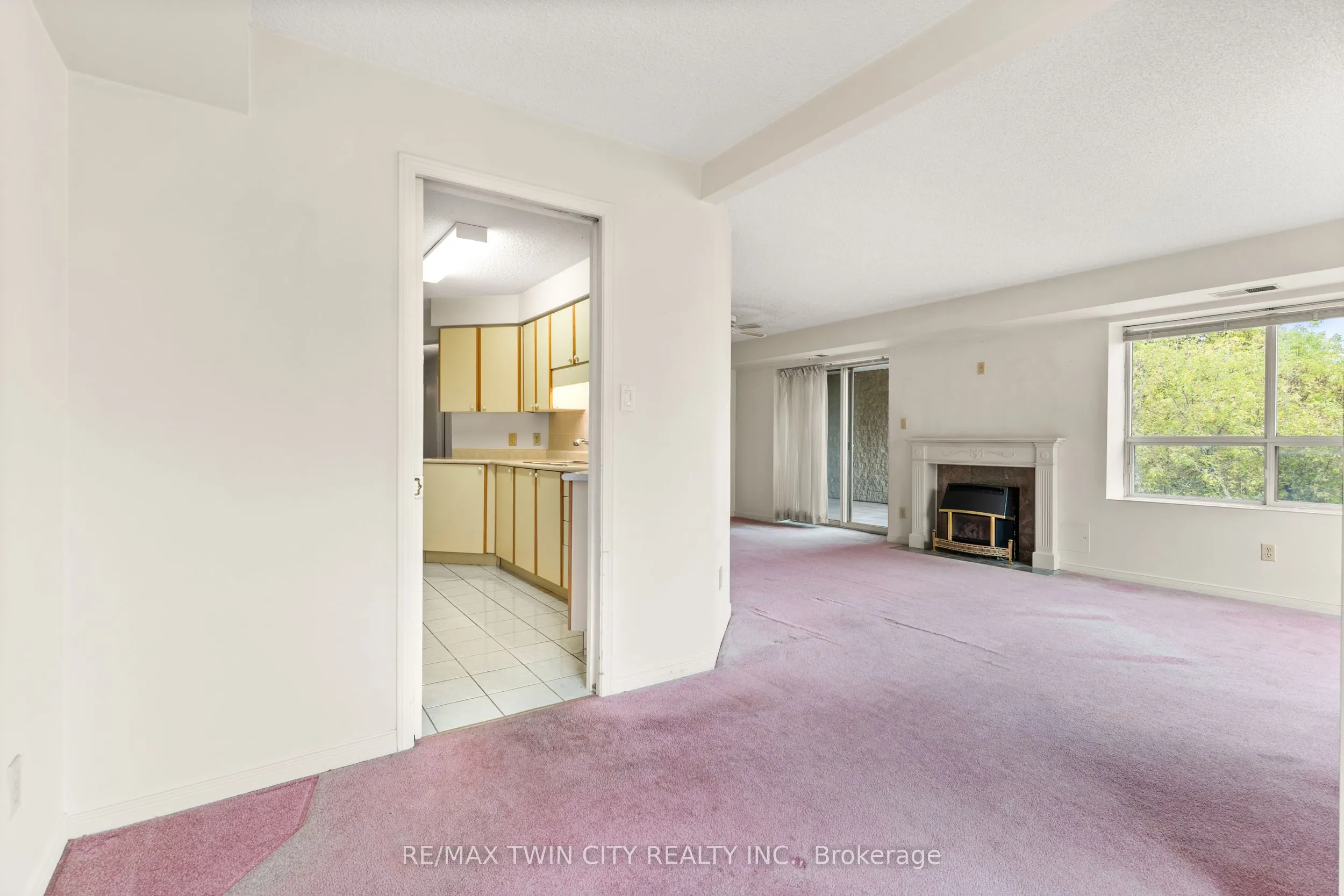 281 Bristol Street, #404