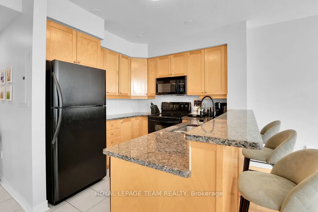570 Laurier Avenue W, #701