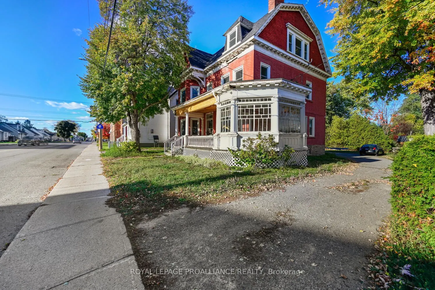 454 Edward Street S