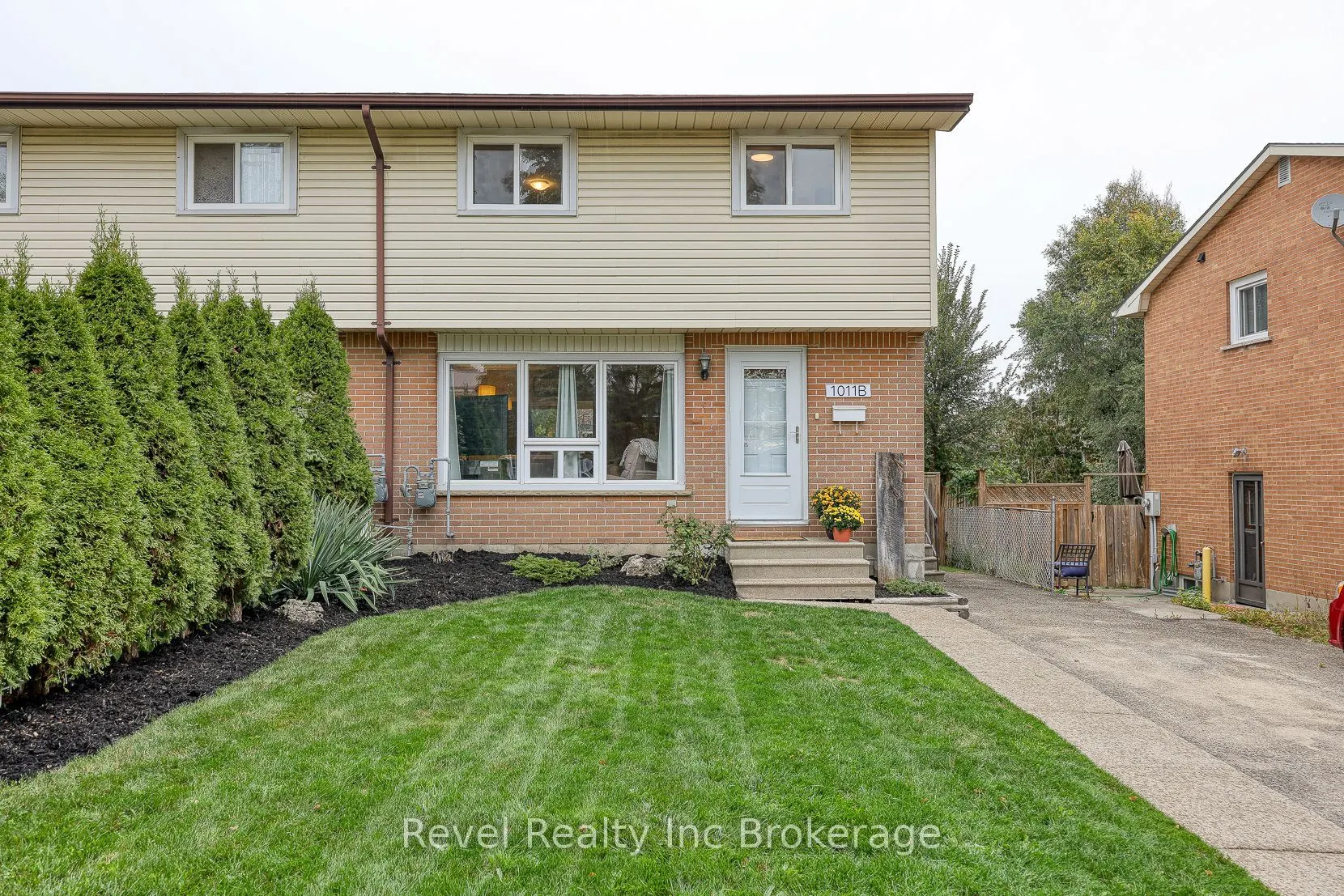 1011B Vanier Avenue