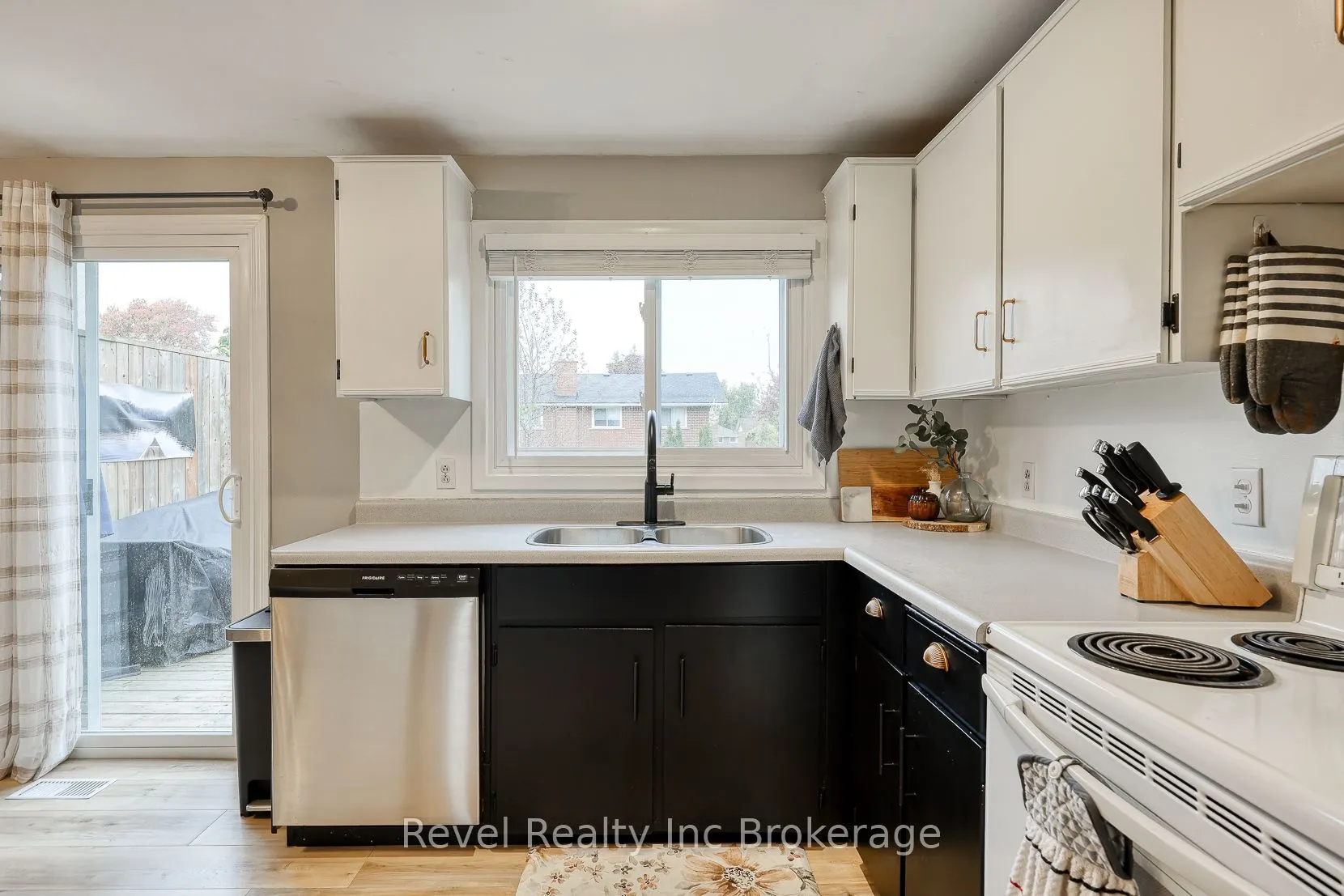 1011B Vanier Avenue