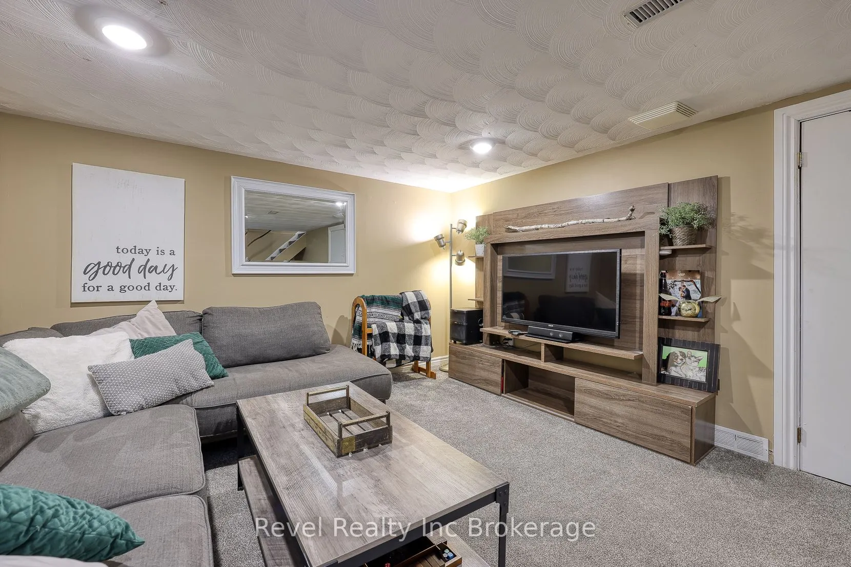 1011B Vanier Avenue