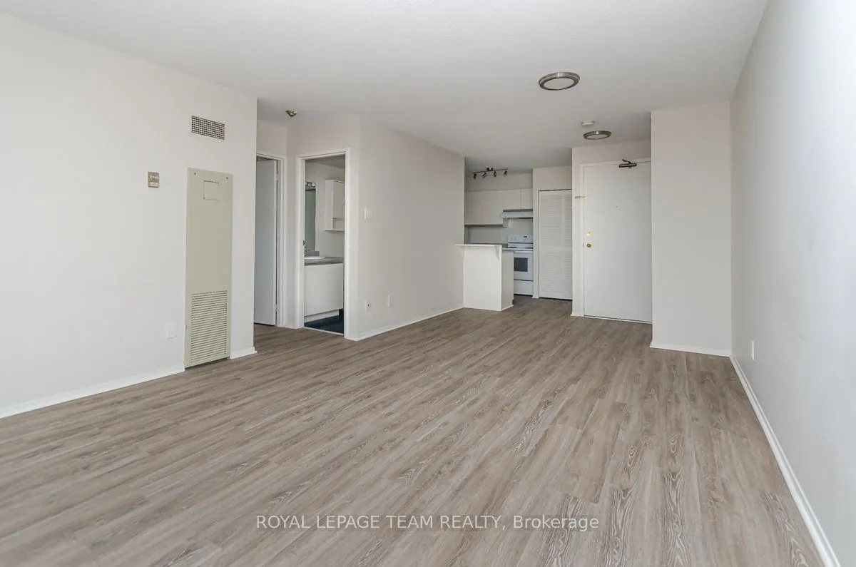 110 Forward Avenue, #607