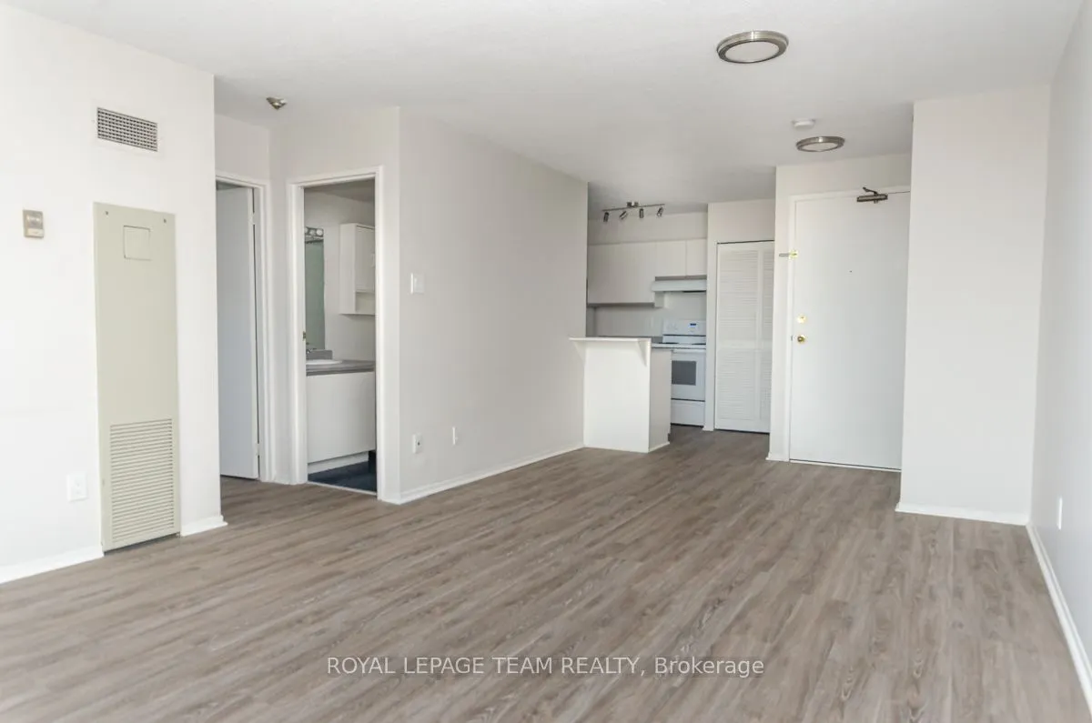 110 Forward Avenue, #607