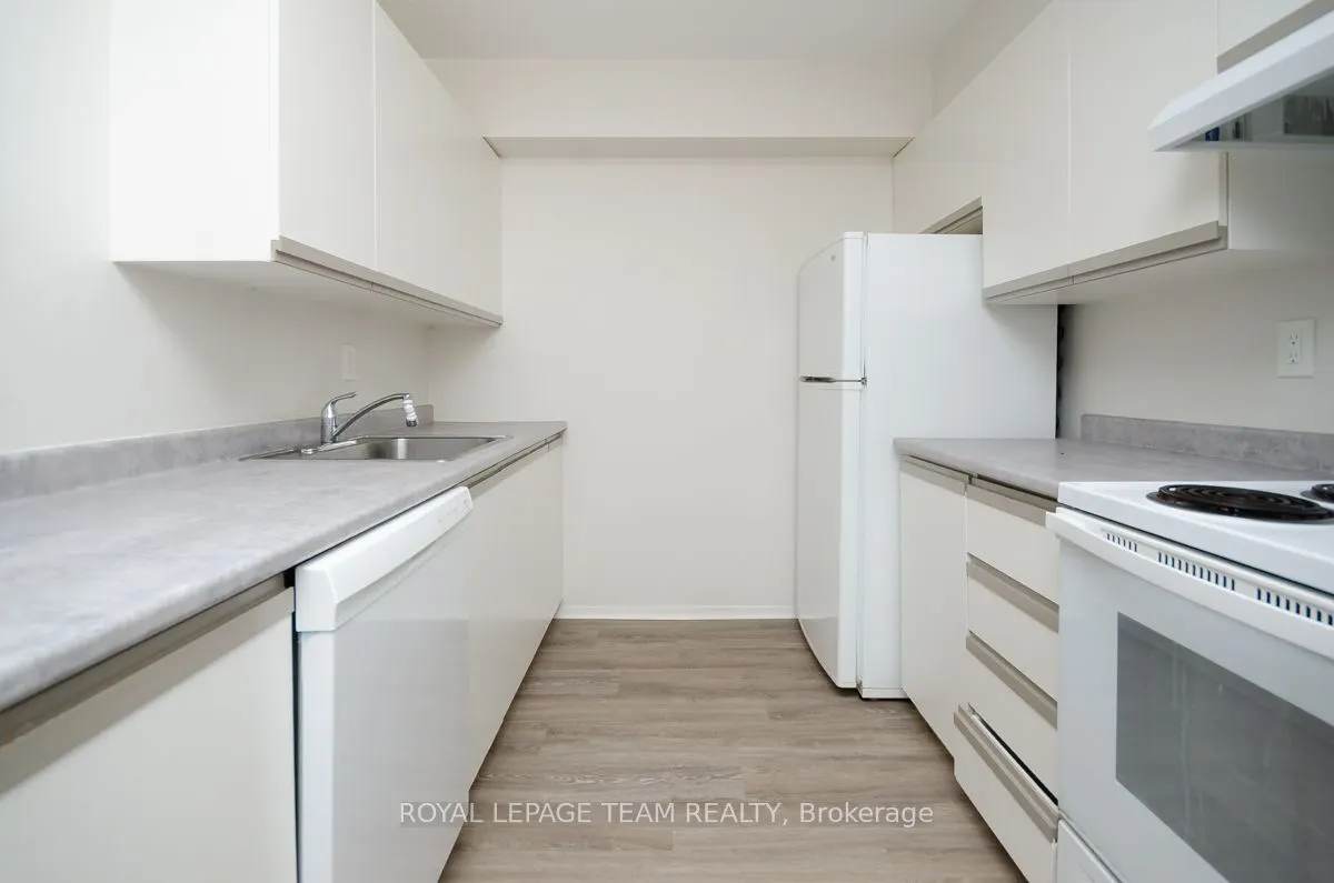 110 Forward Avenue, #607