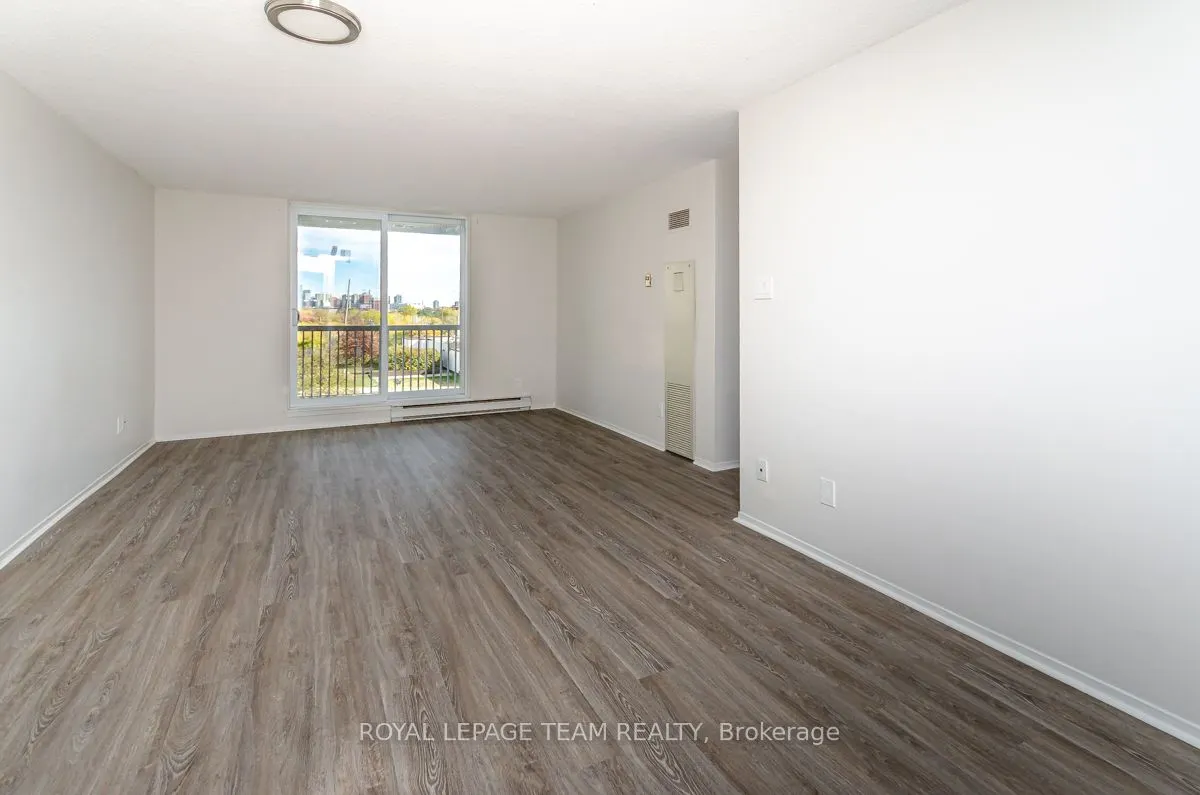 110 Forward Avenue, #607