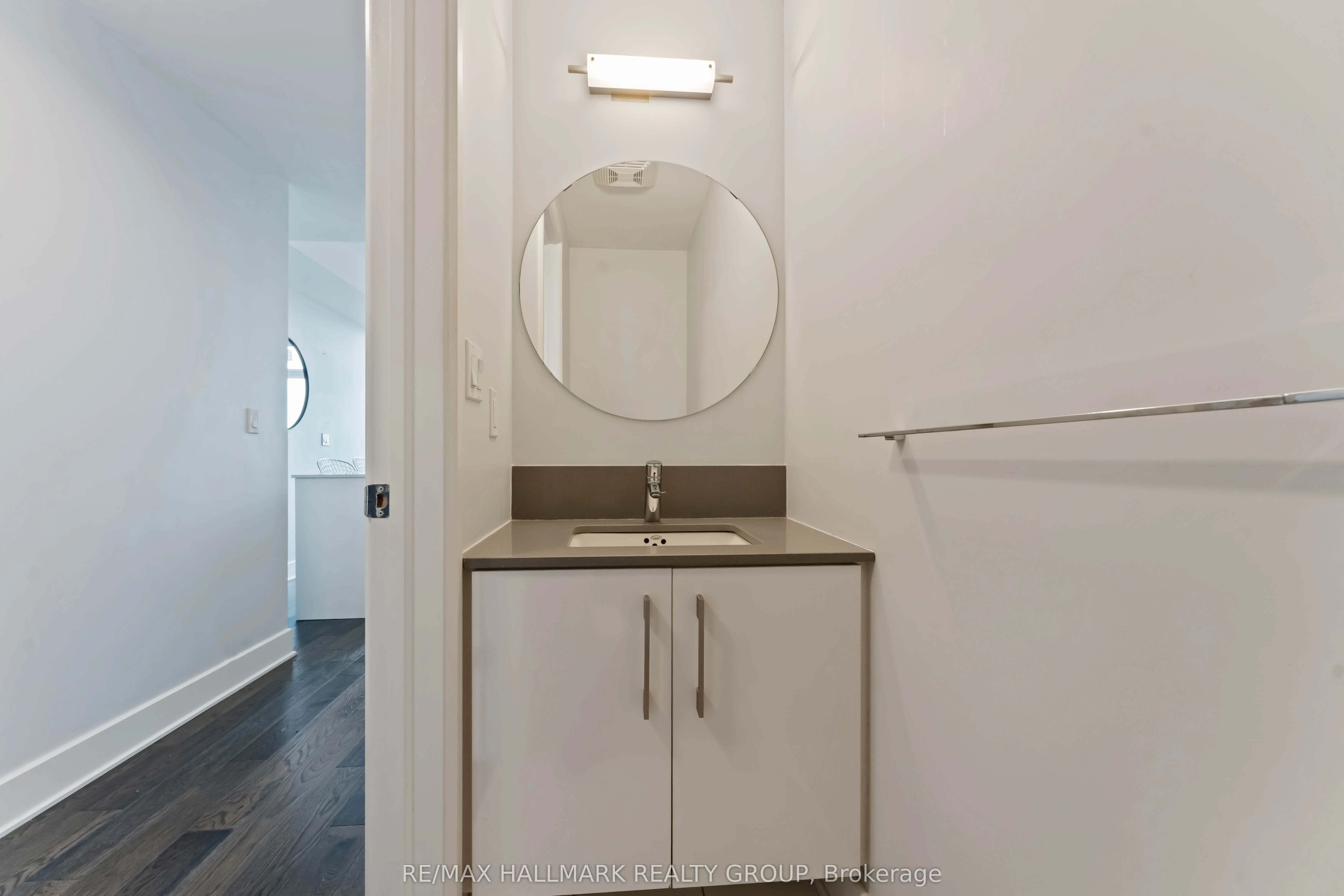 255 BAY Street, #1209