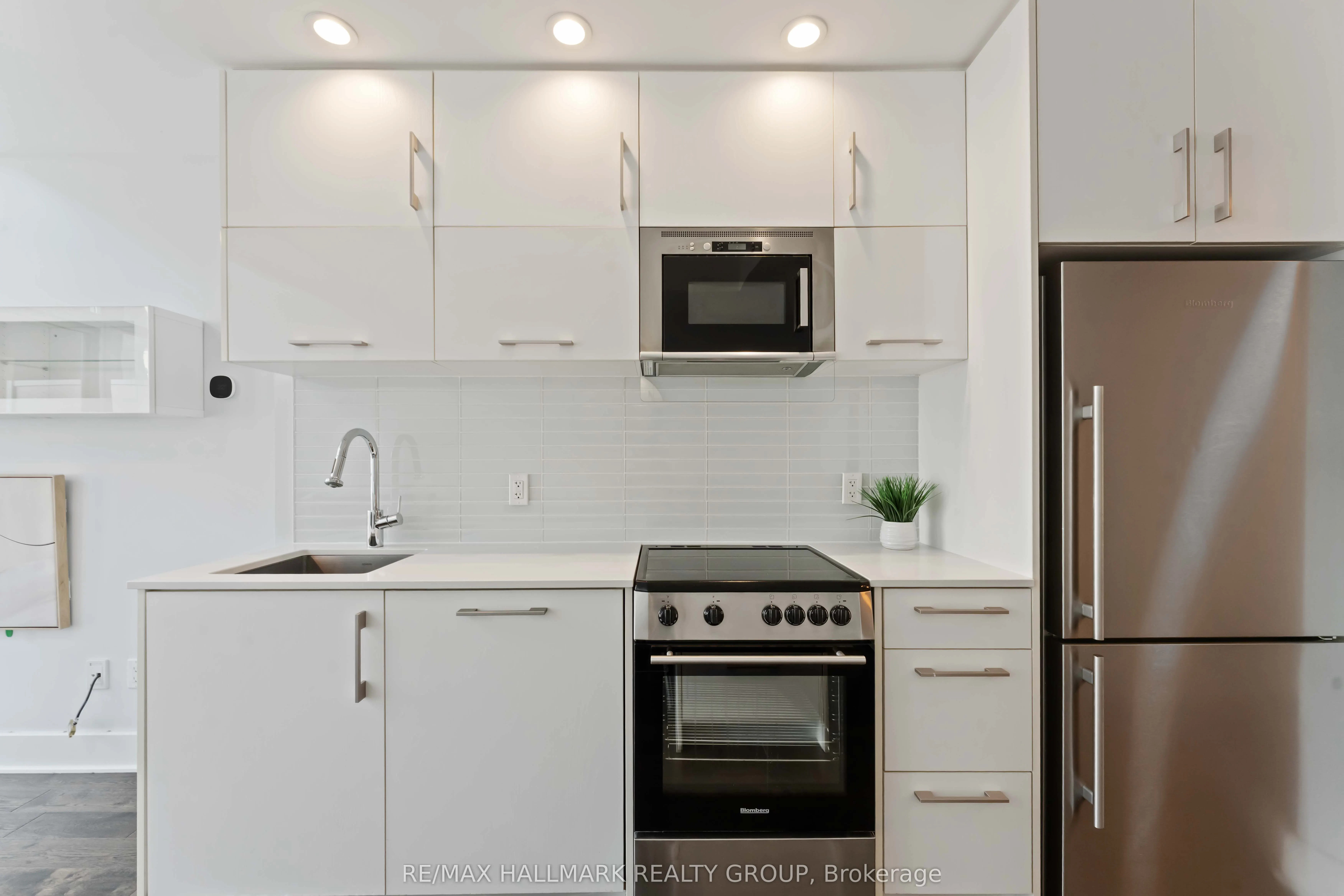 255 BAY Street, #1209