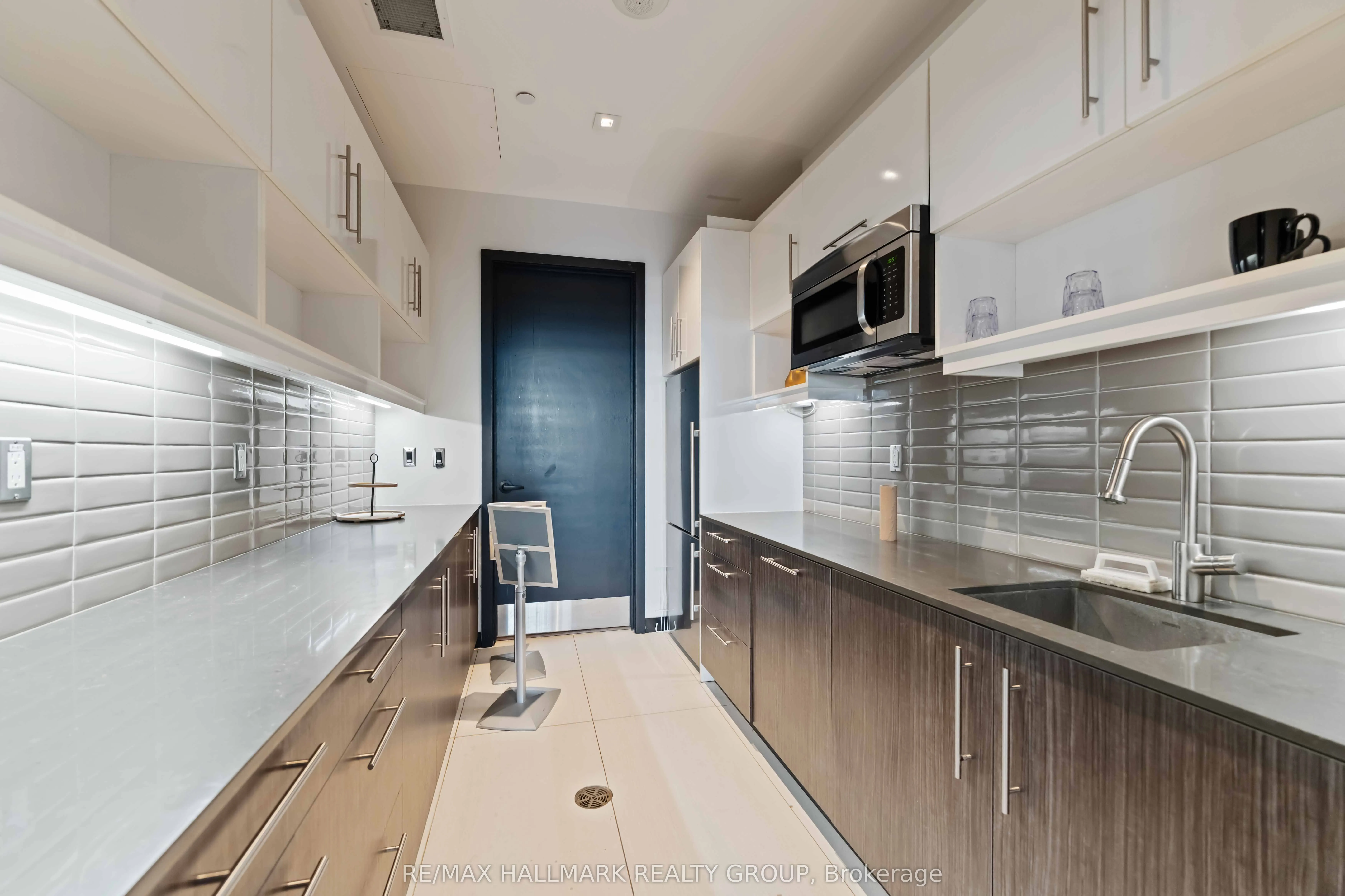 255 BAY Street, #1209