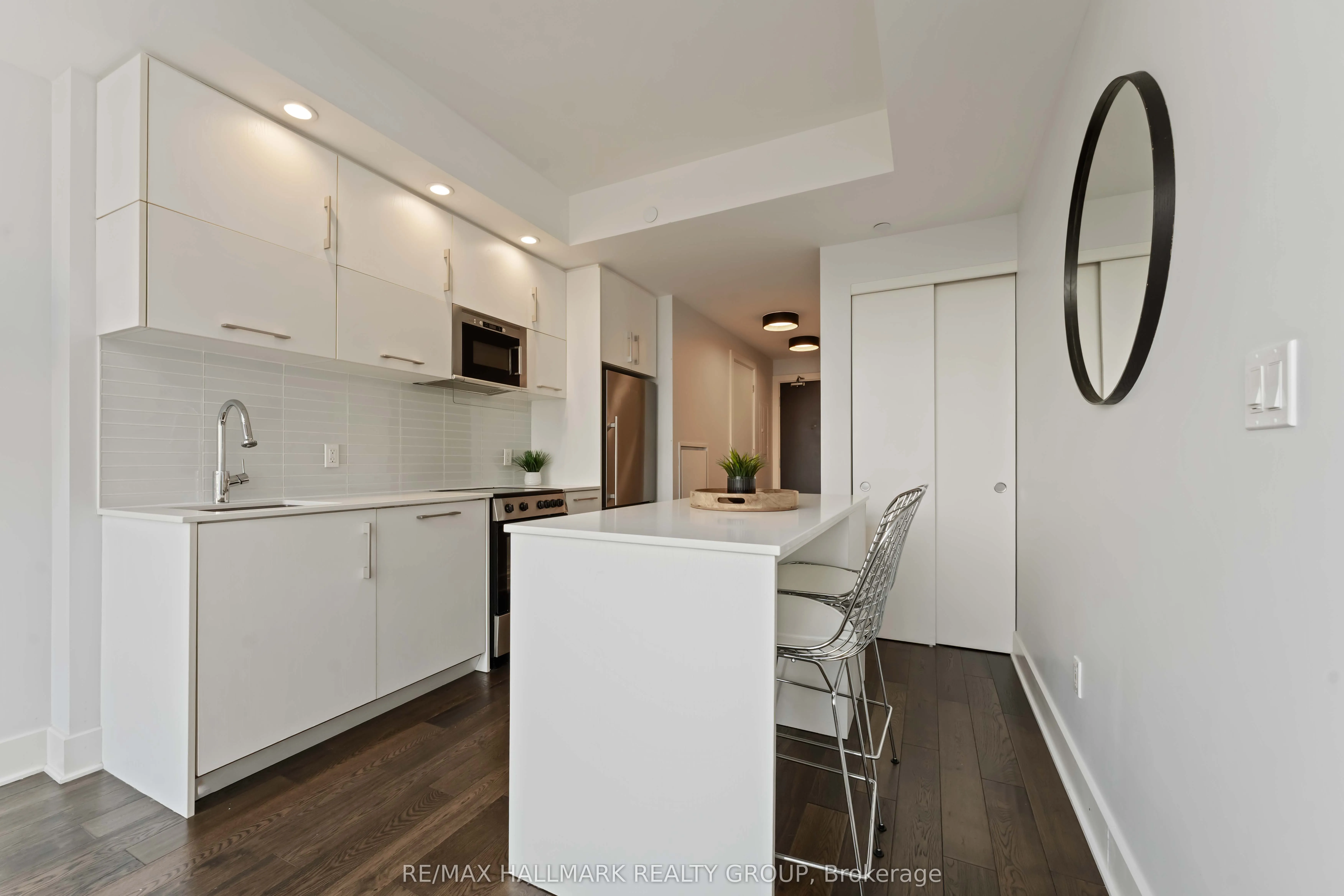 255 BAY Street, #1209