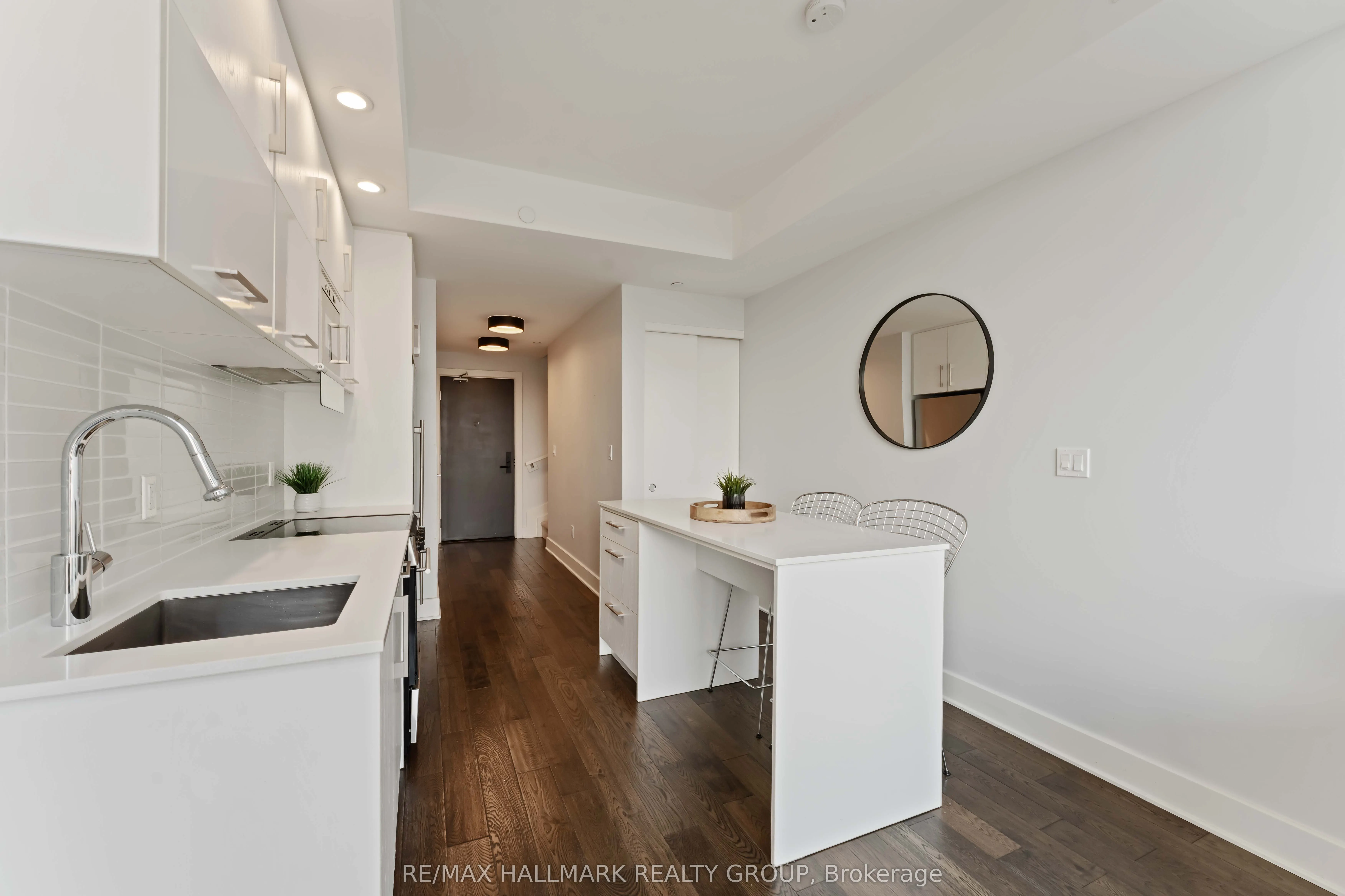 255 BAY Street, #1209