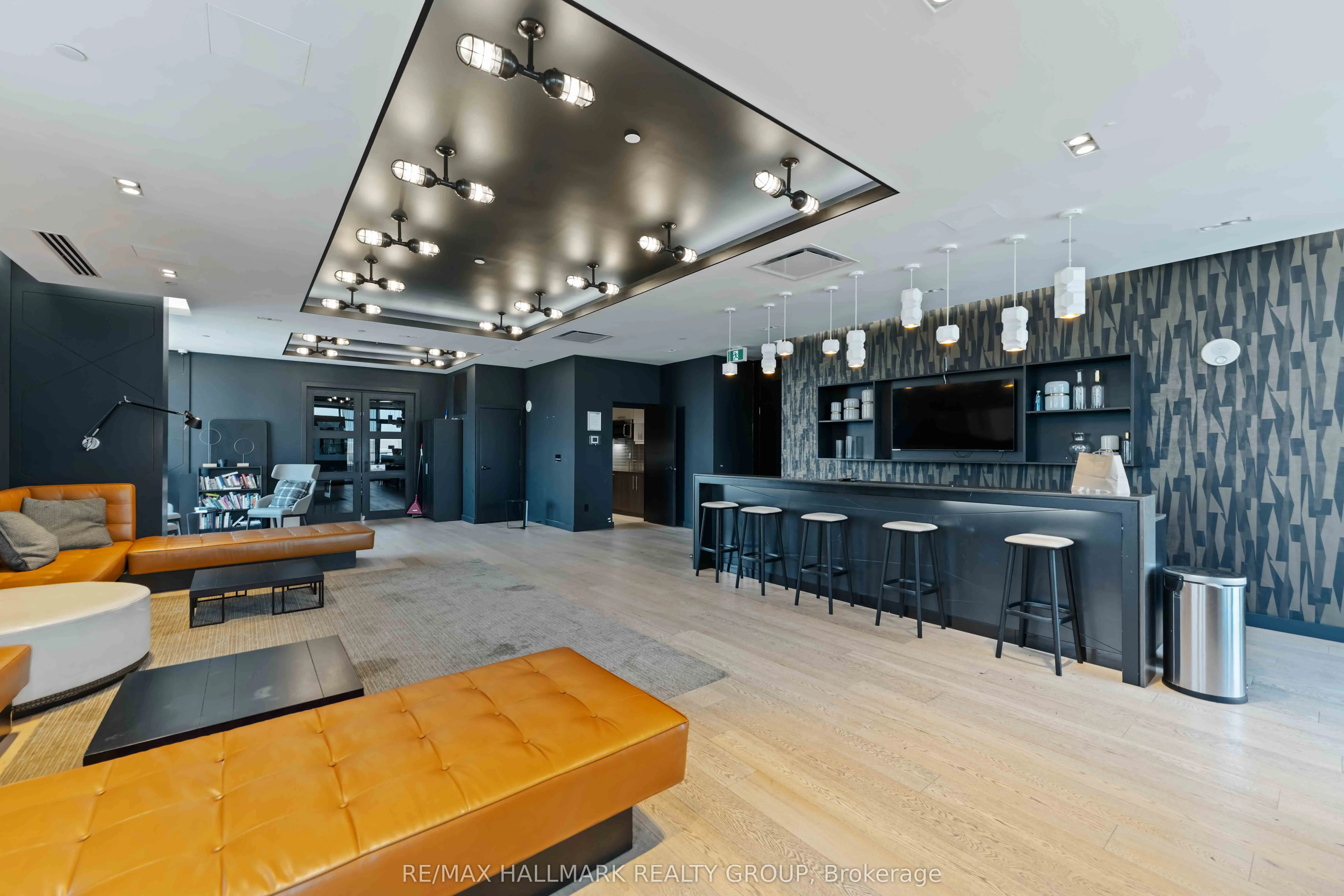 255 BAY Street, #1209
