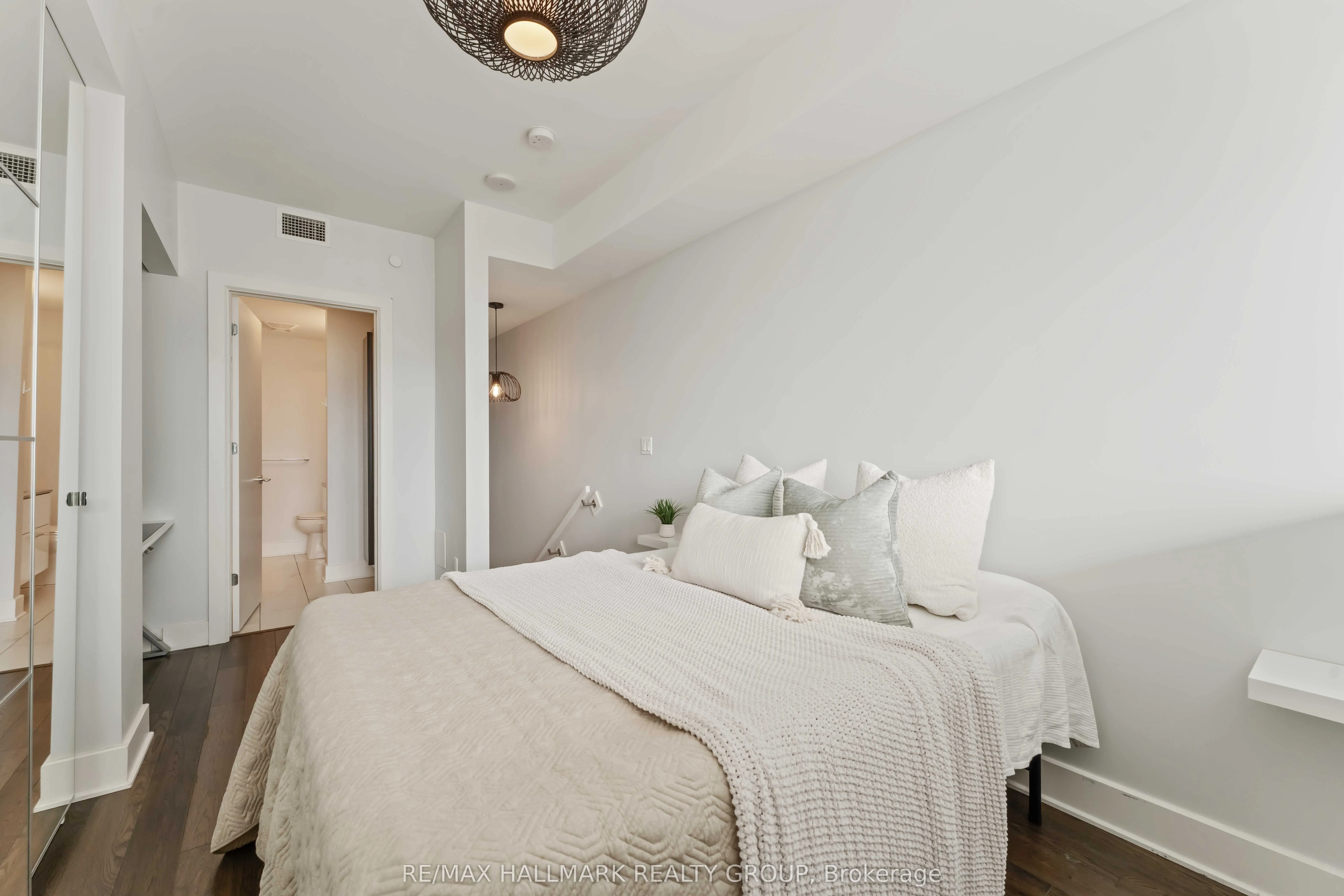 255 BAY Street, #1209