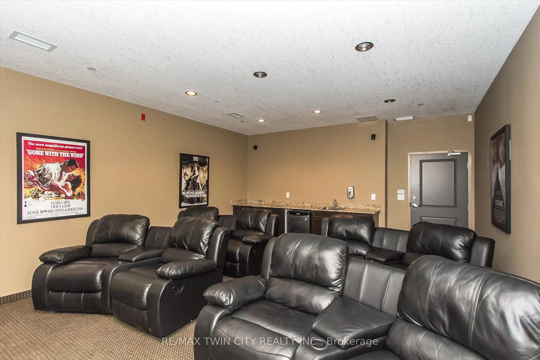 539 Belmont Avenue W, #809