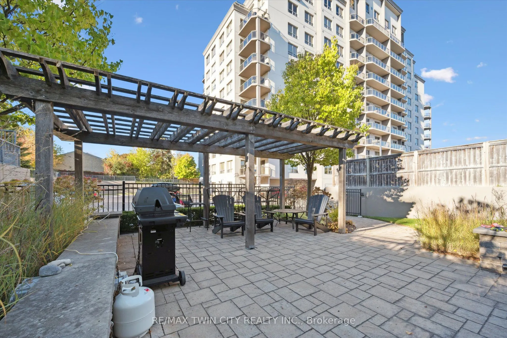 539 Belmont Avenue W, #809