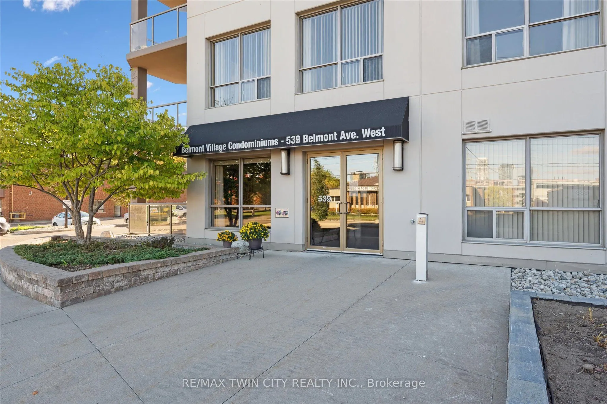 539 Belmont Avenue W, #809