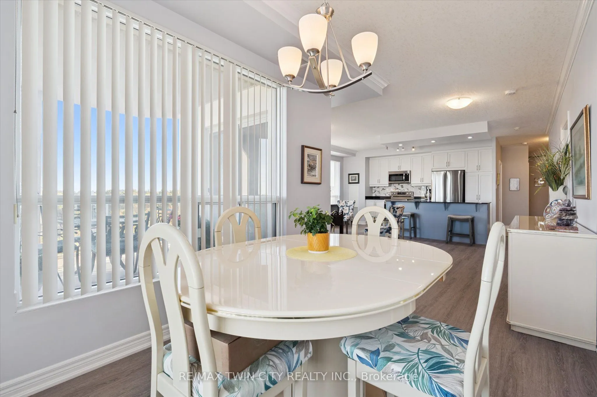 539 Belmont Avenue W, #809