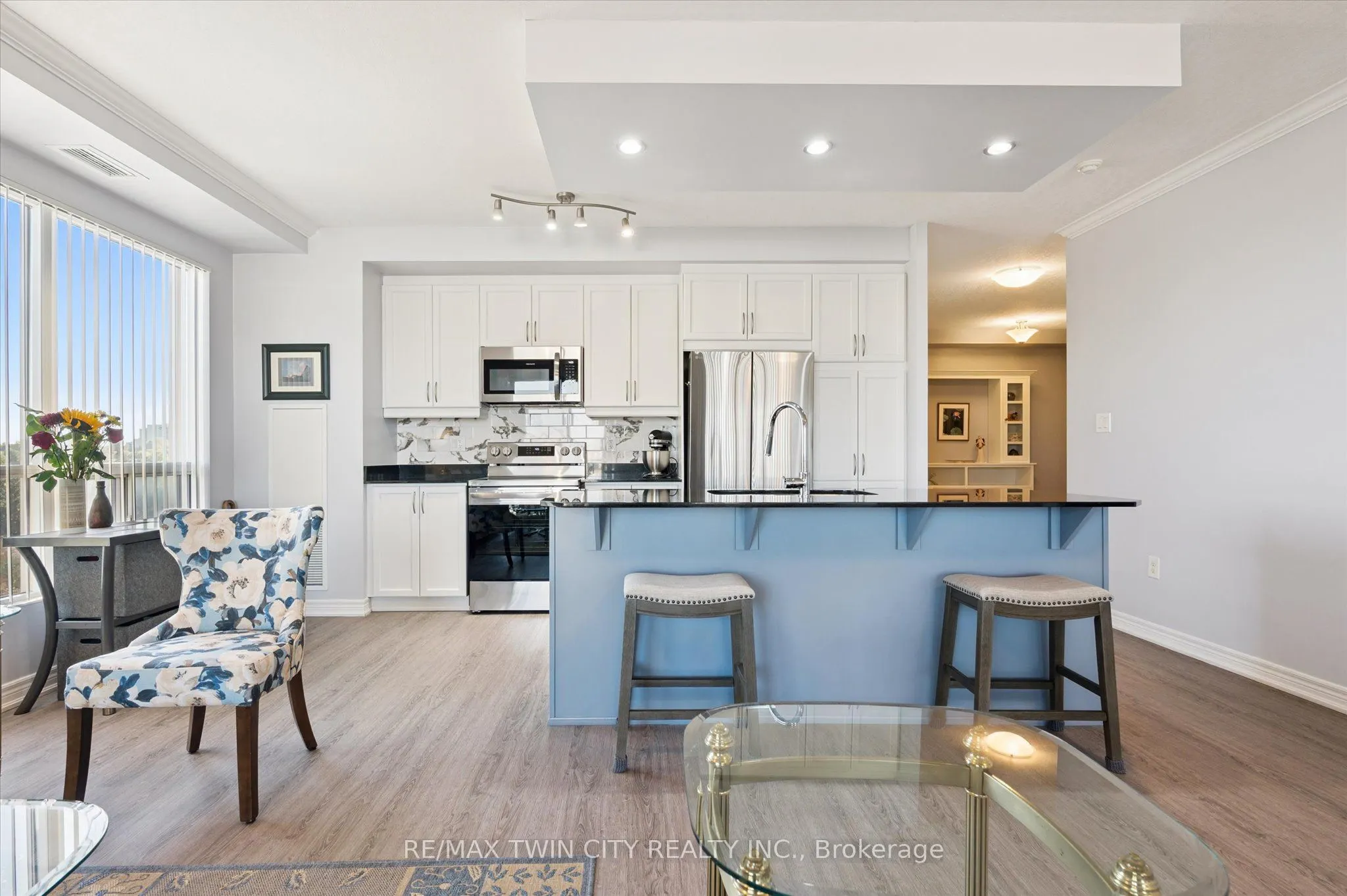 539 Belmont Avenue W, #809