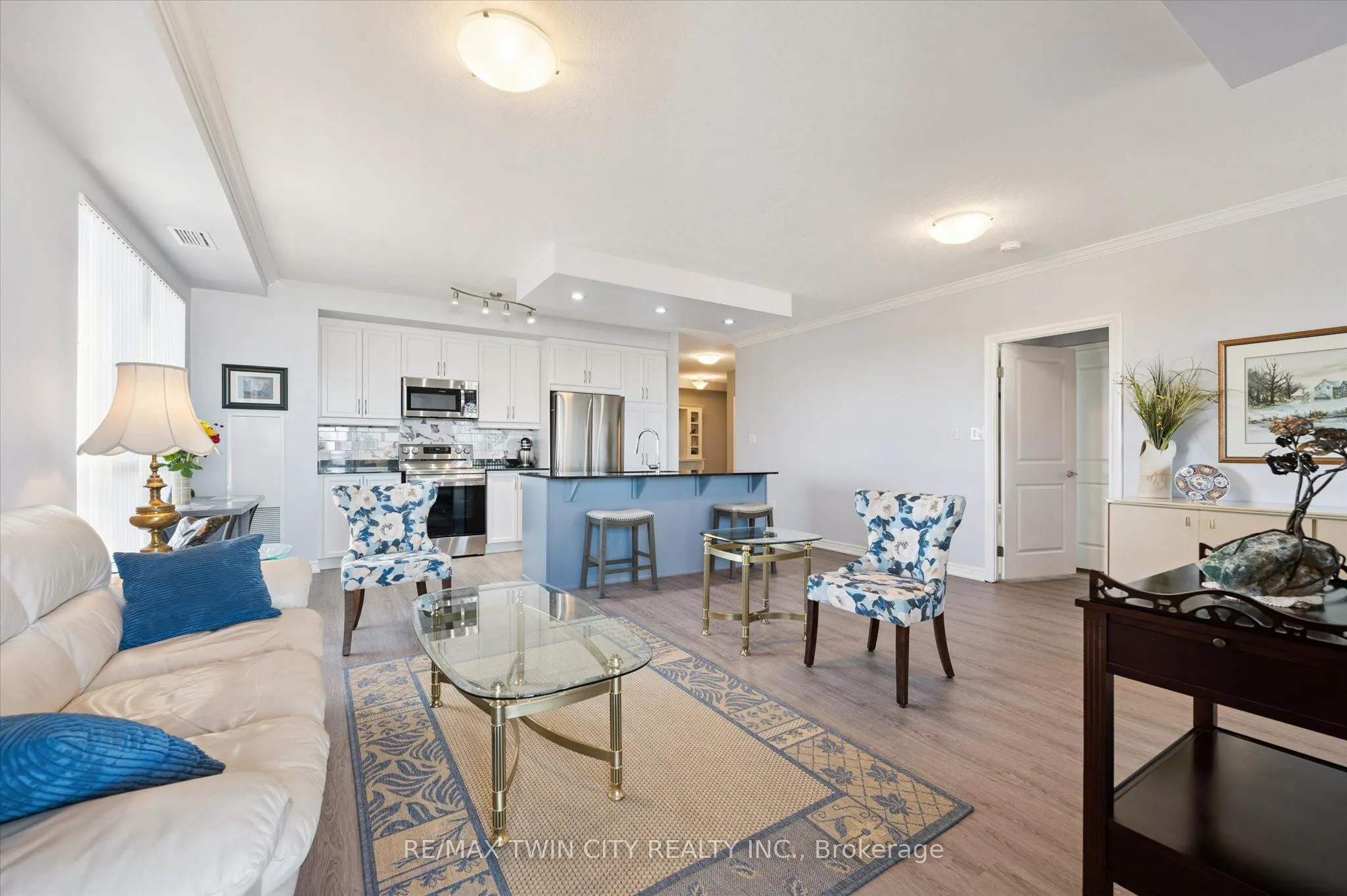 539 Belmont Avenue W, #809