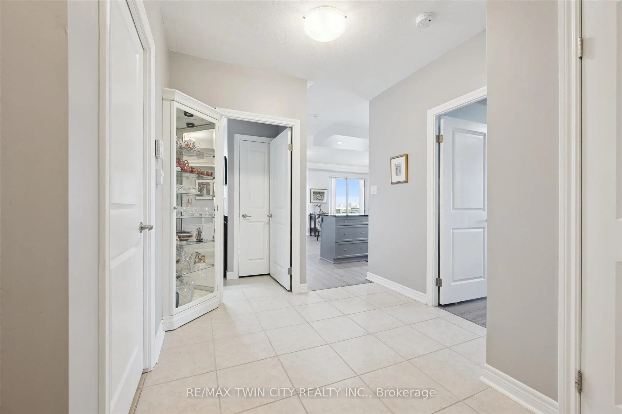 539 Belmont Avenue W, #809