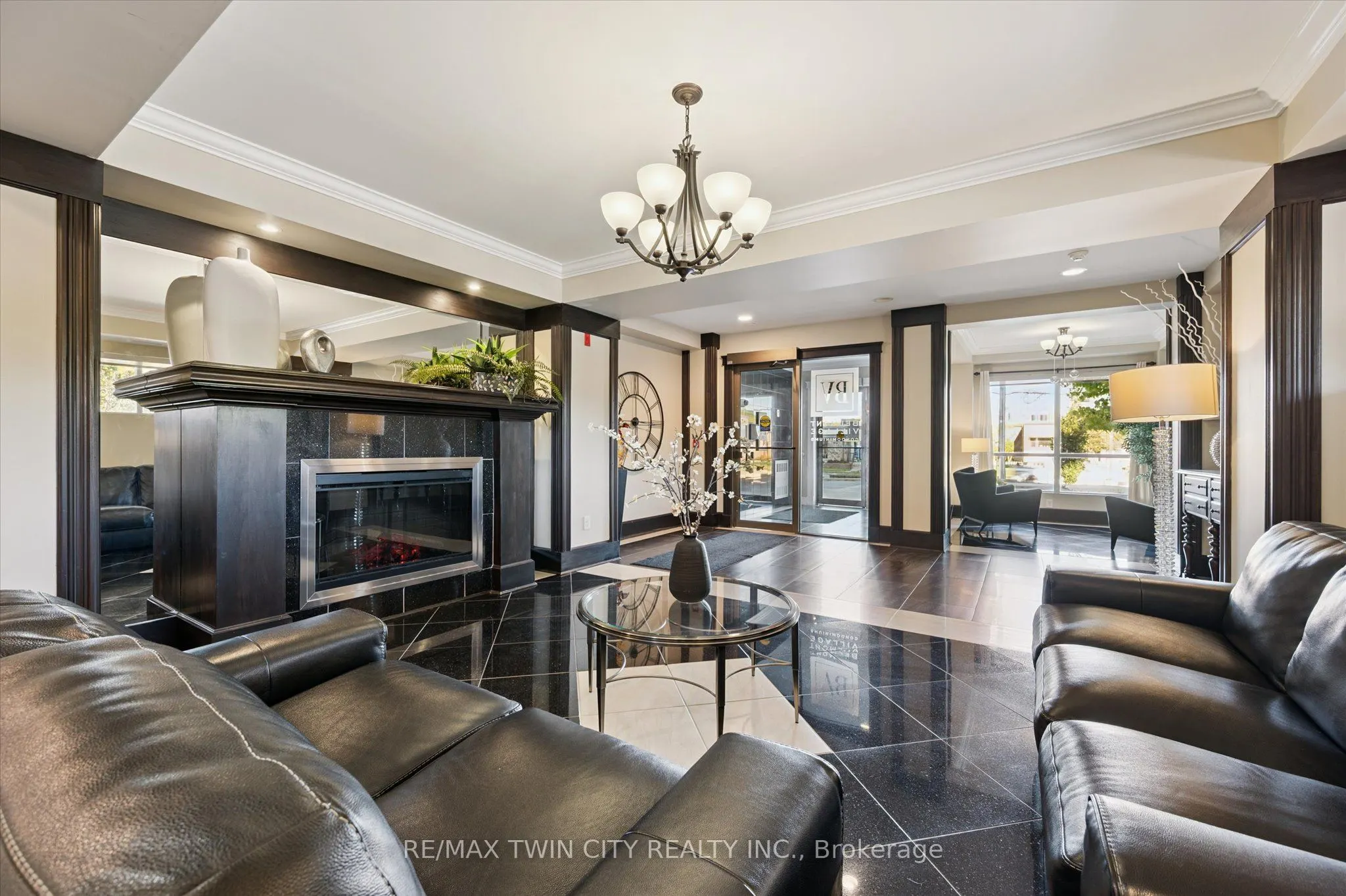 539 Belmont Avenue W, #809