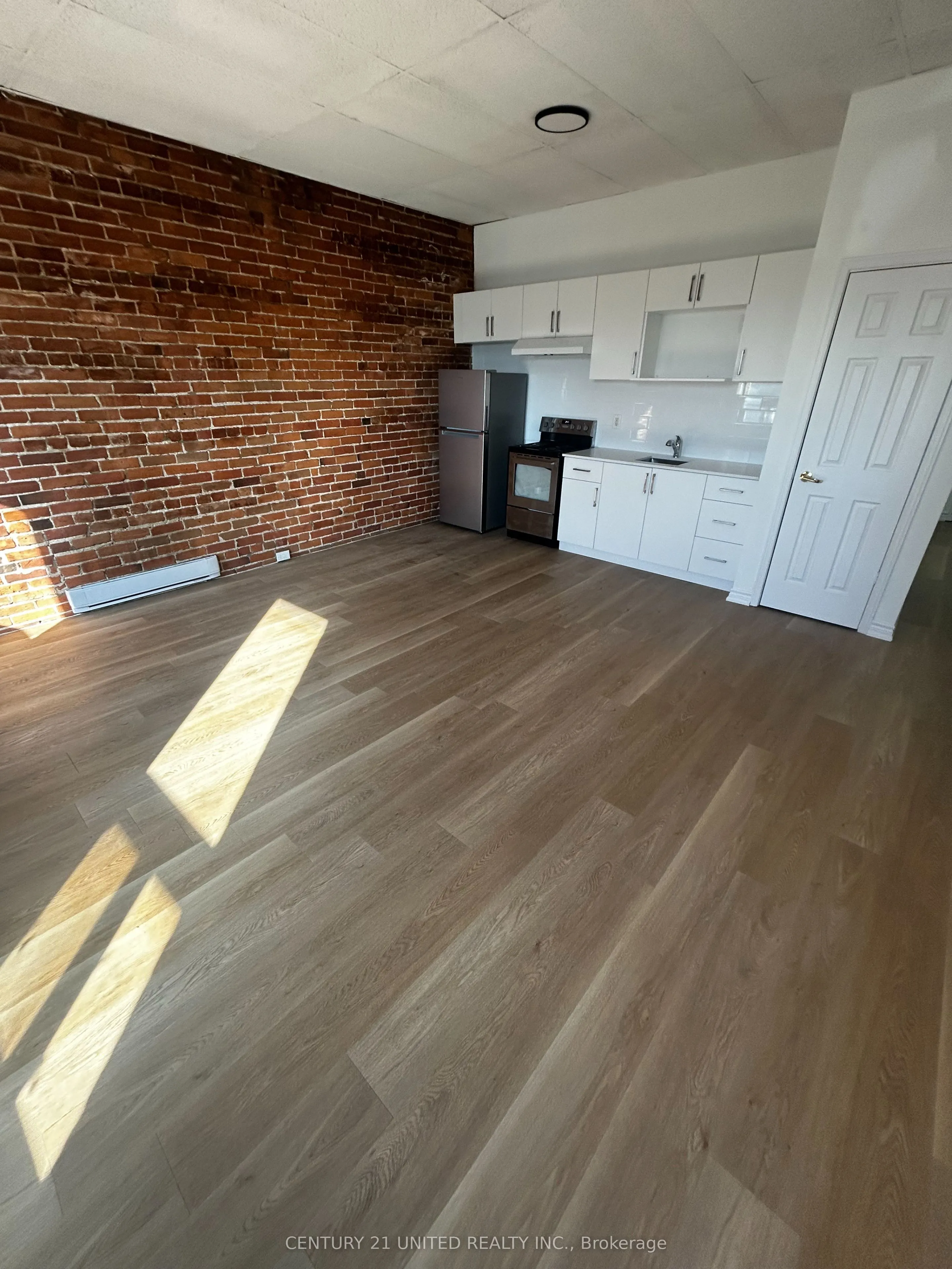 174.5 Hunter Street W, #6