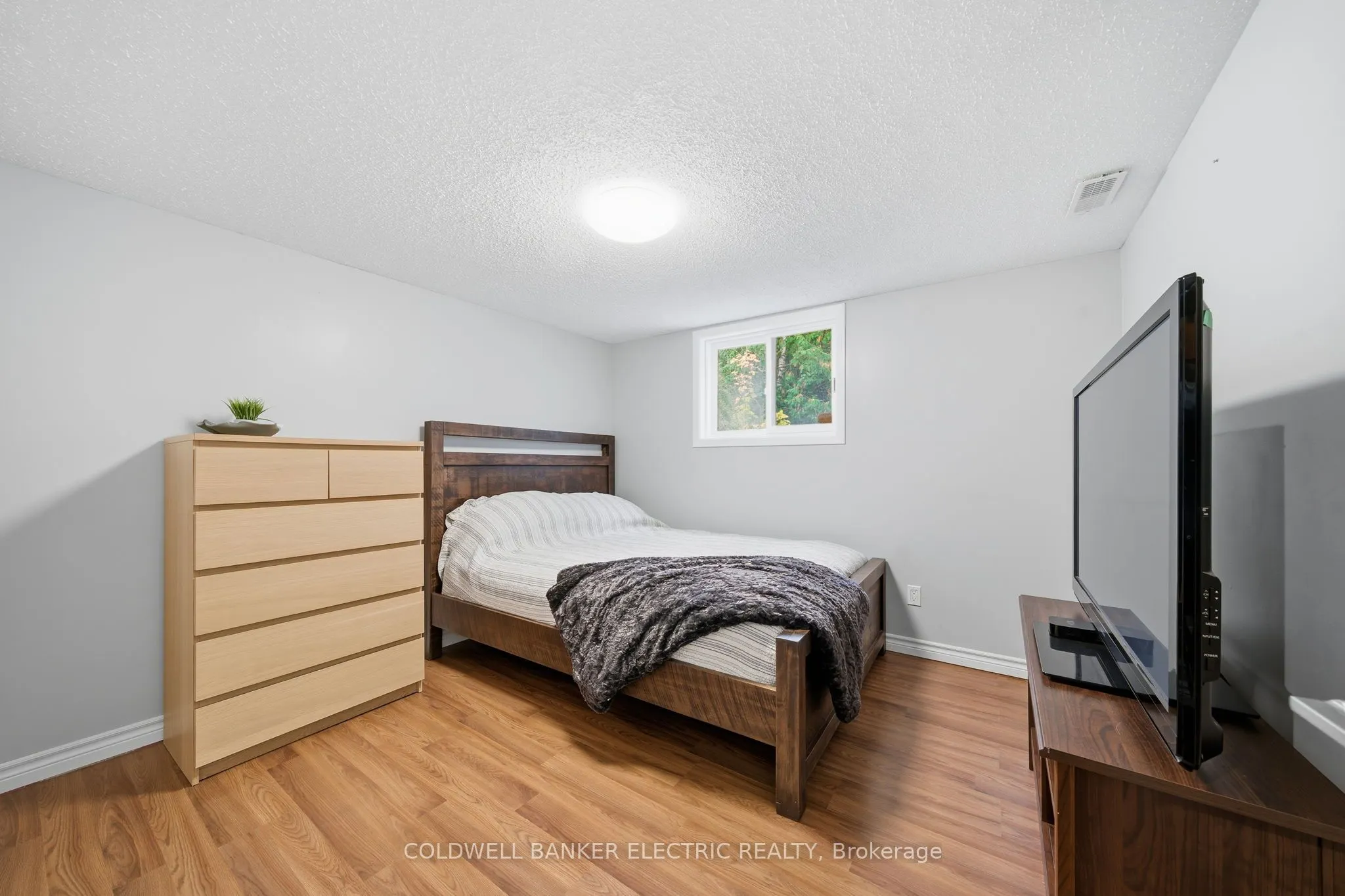 1673 Redwood Drive