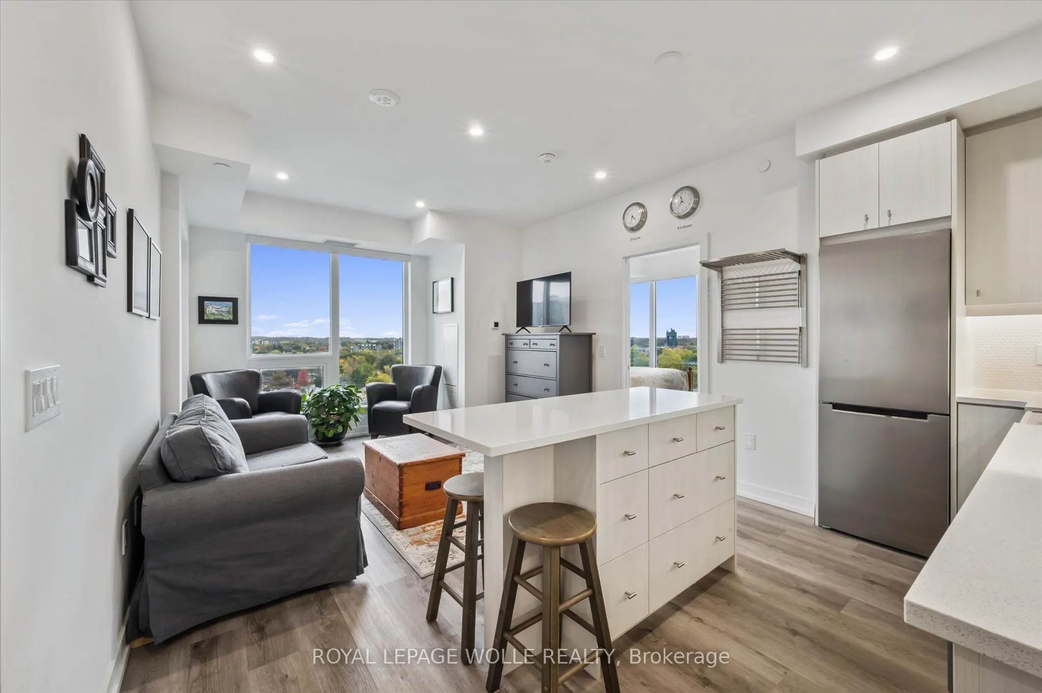 15 Wellington Street S, #909