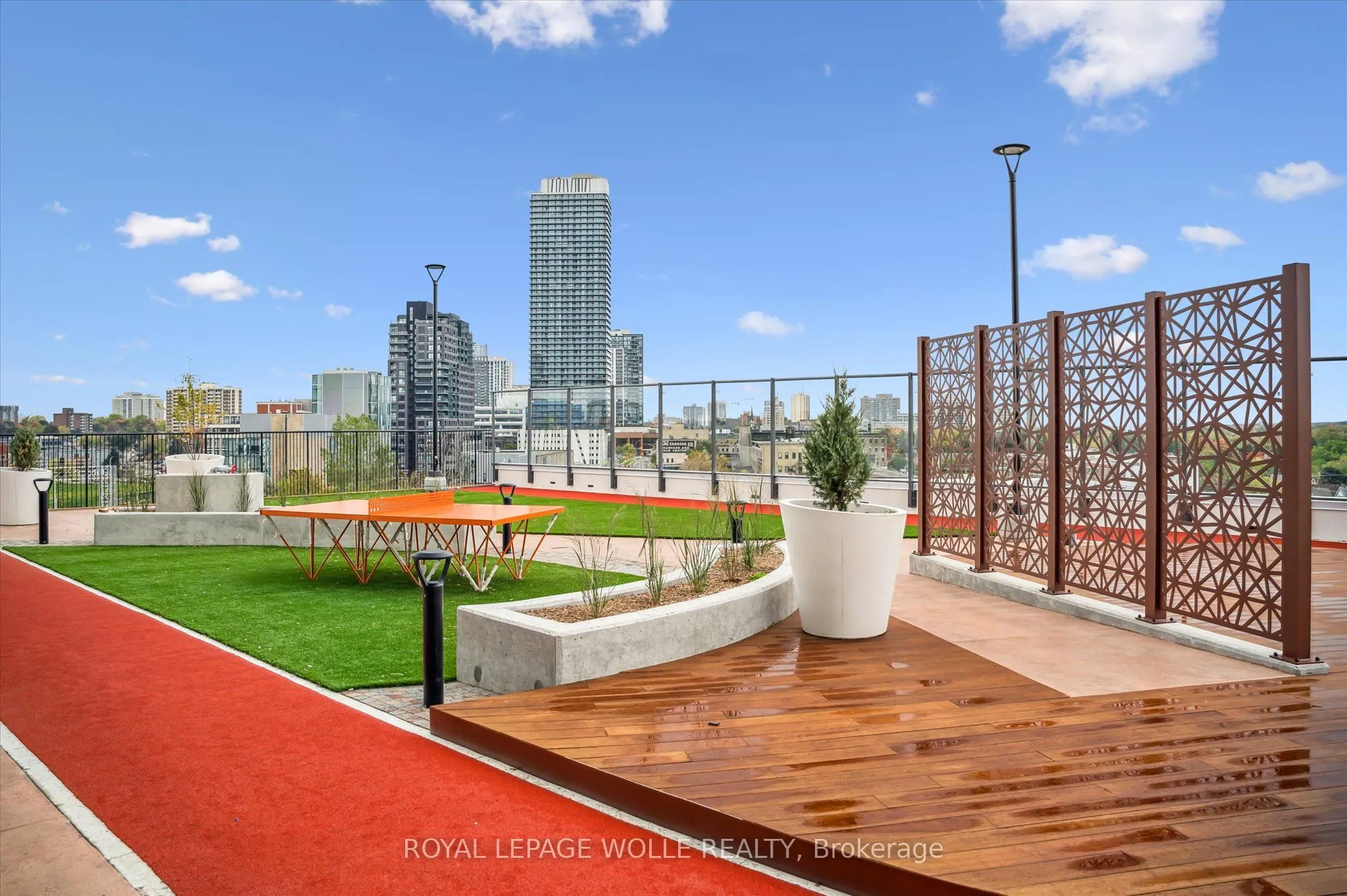 15 Wellington Street S, #909
