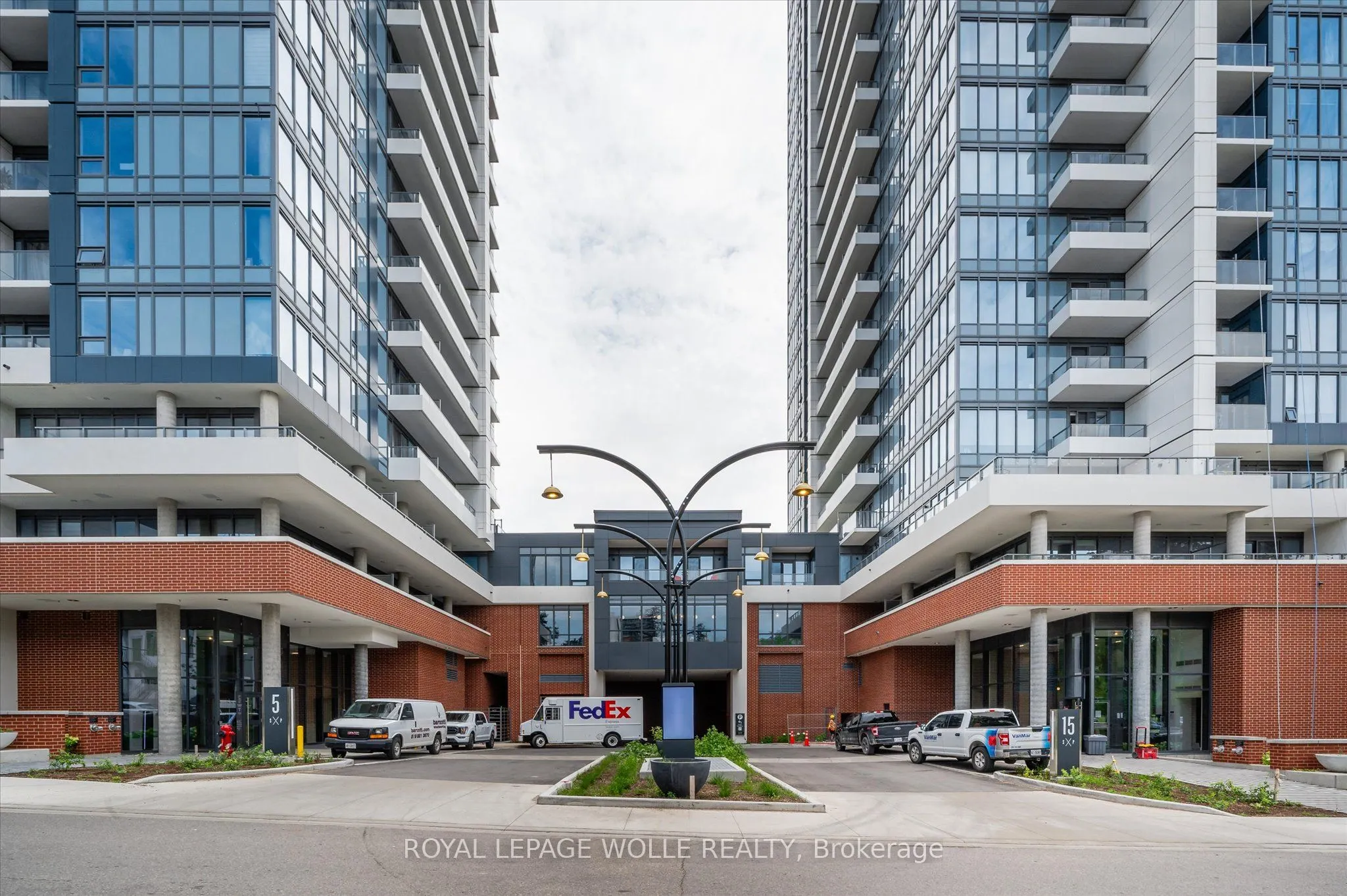15 Wellington Street S, #909