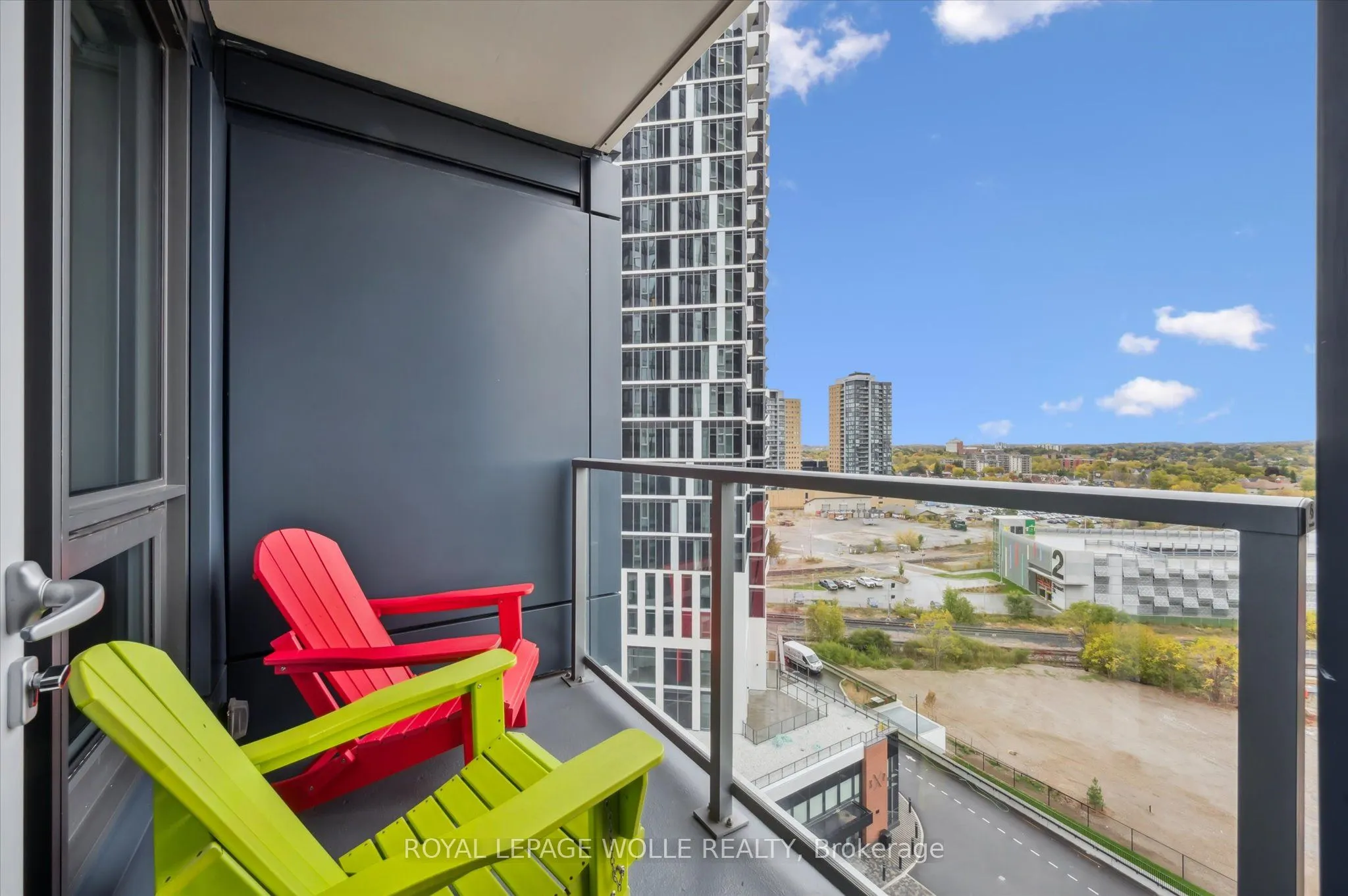 15 Wellington Street S, #909