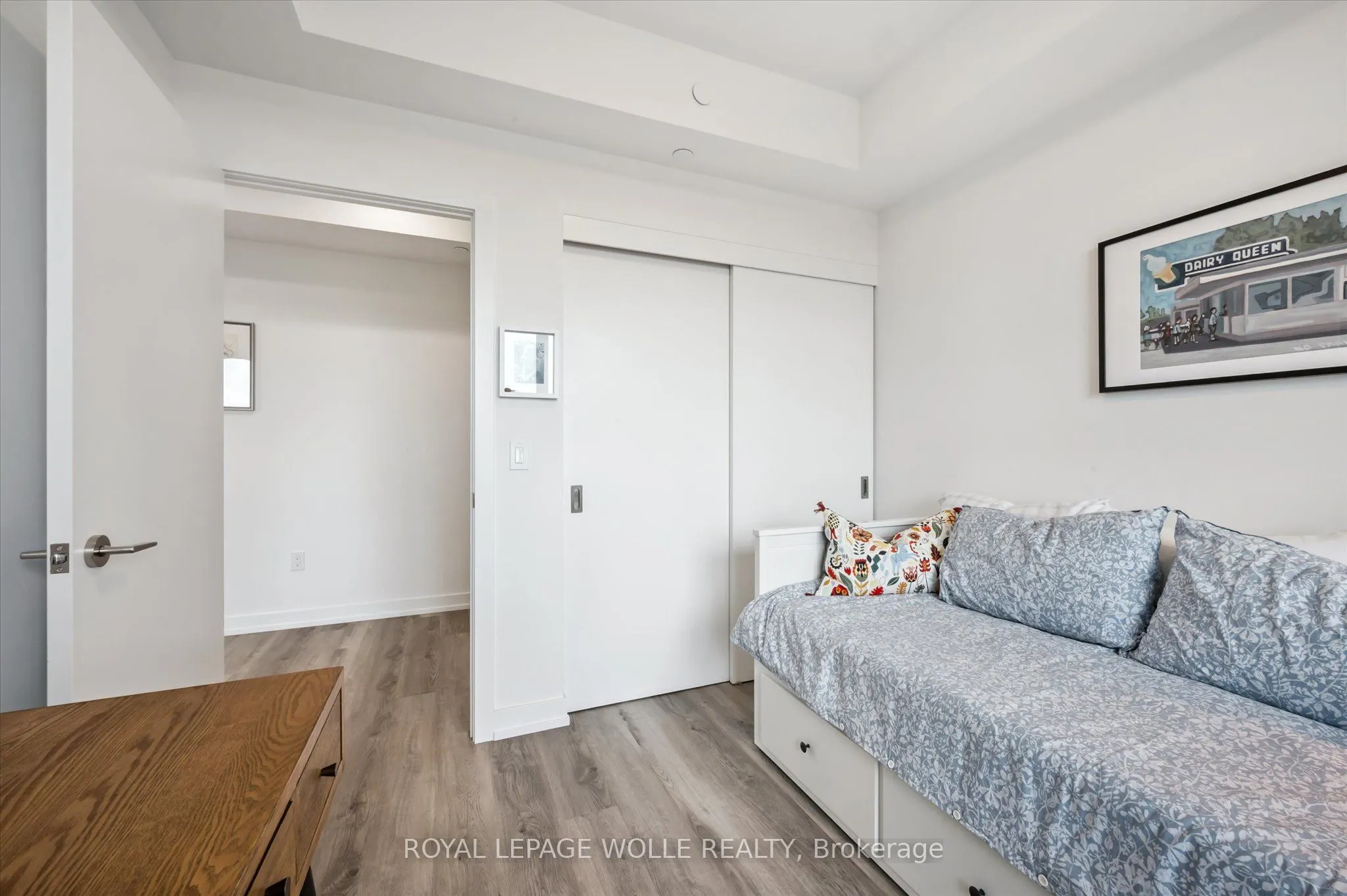 15 Wellington Street S, #909