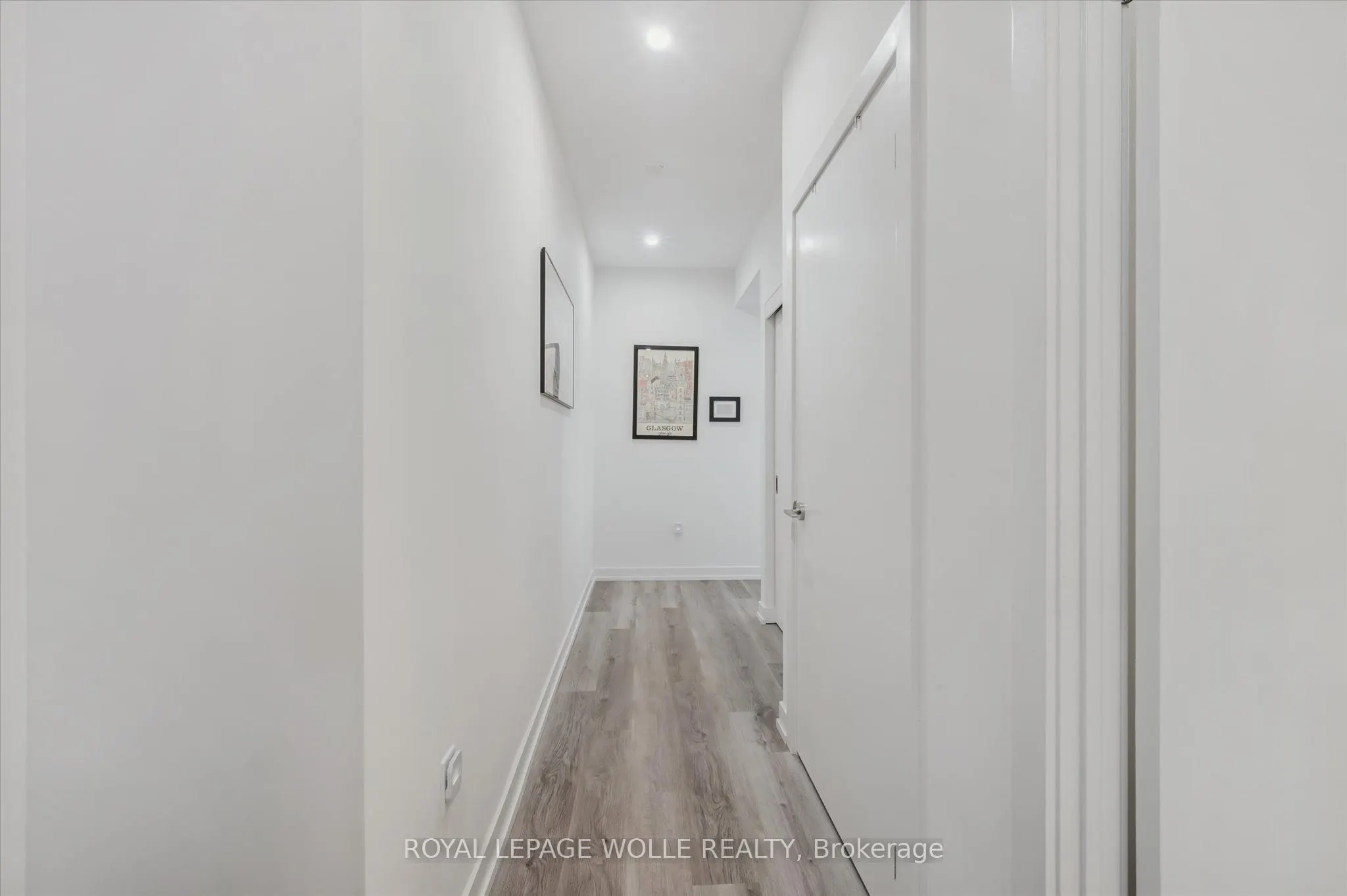 15 Wellington Street S, #909