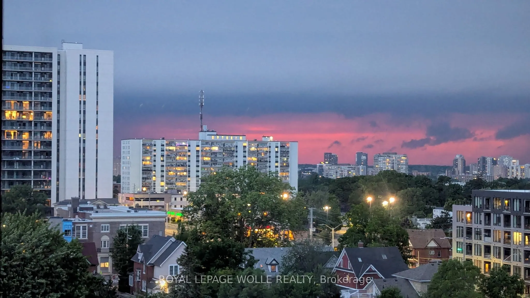 15 Wellington Street S, #909