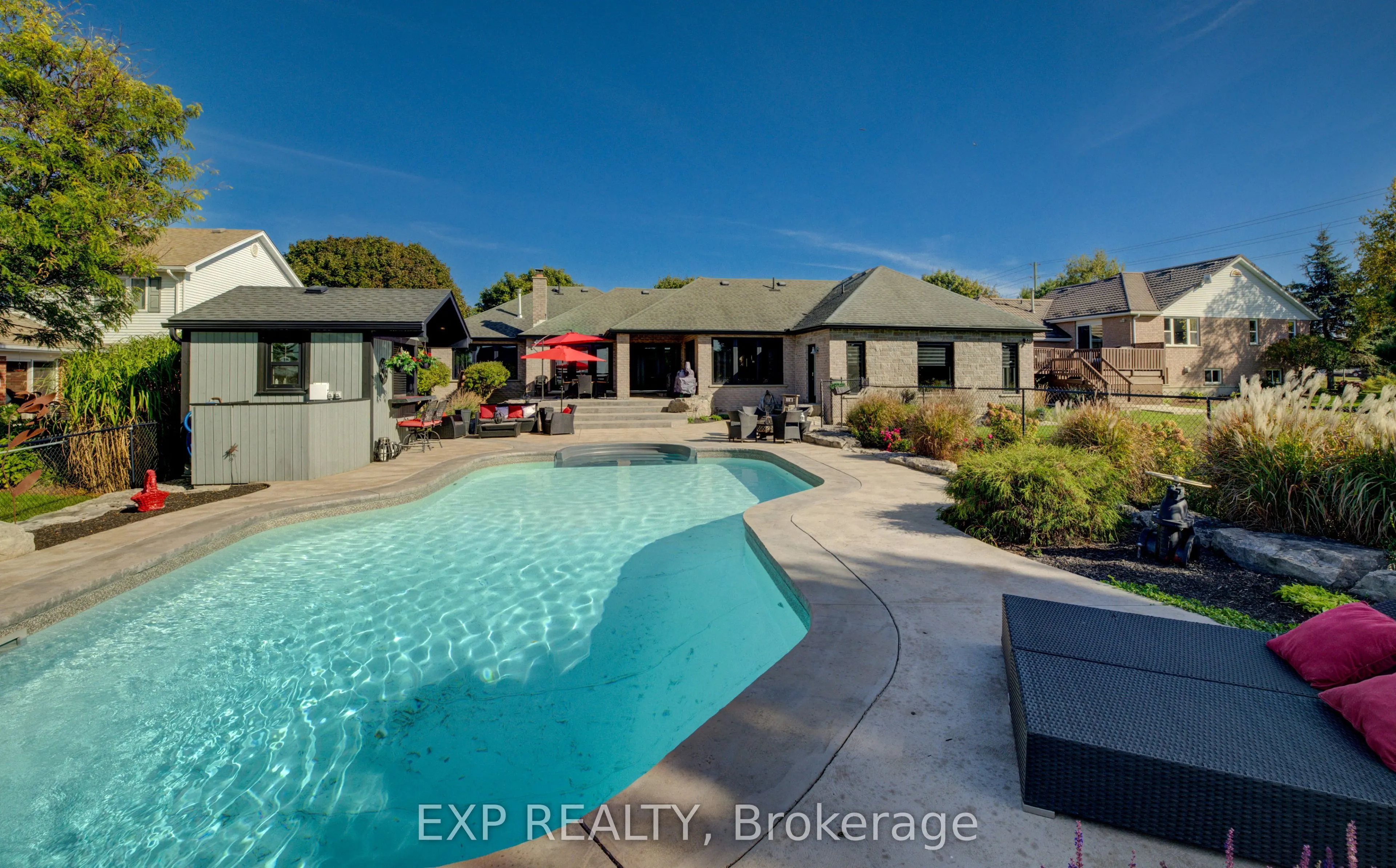 28 Musselman Crescent