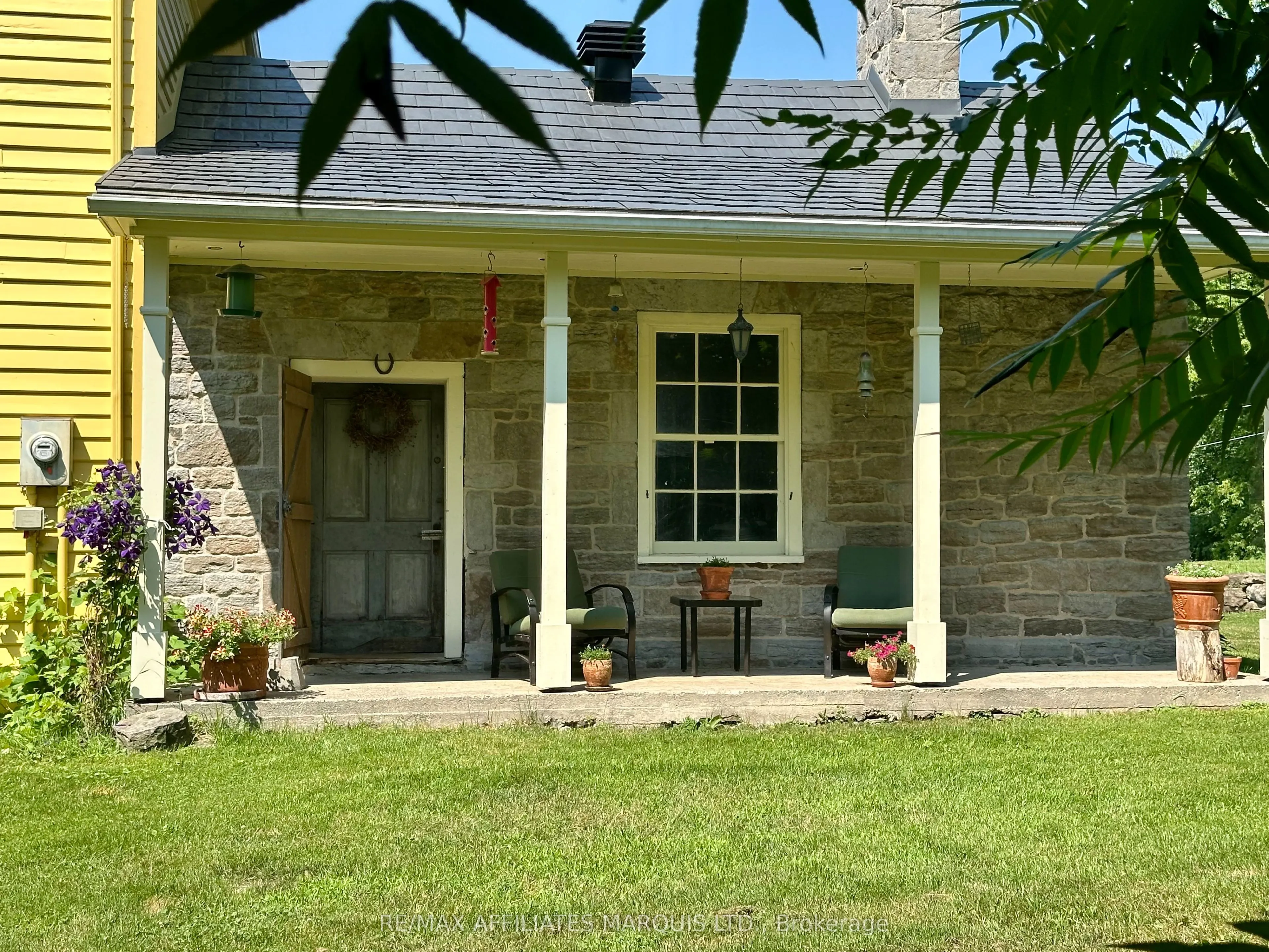 21831 Concession 2 Concession