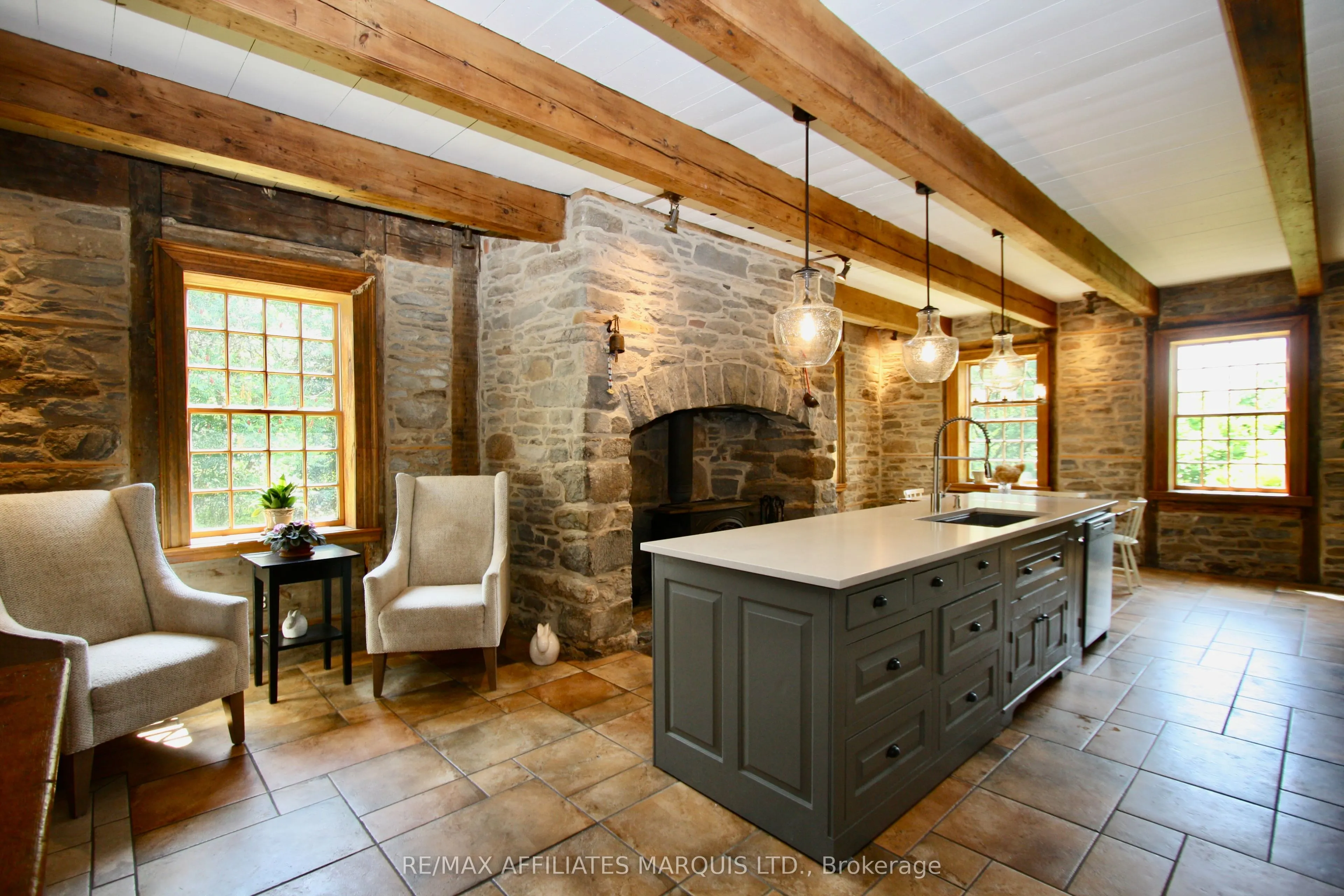 21831 Concession 2 Concession