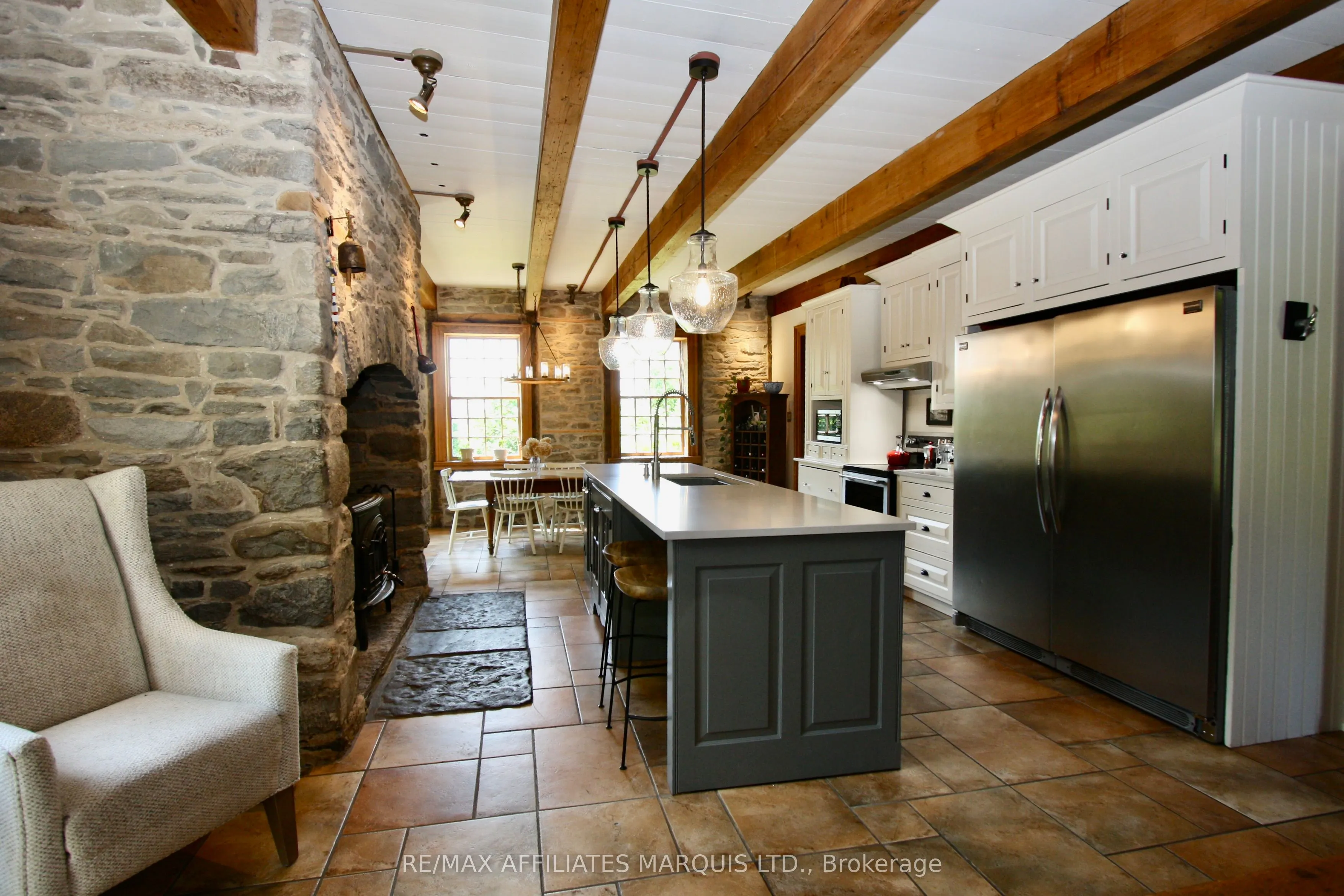 21831 Concession 2 Concession