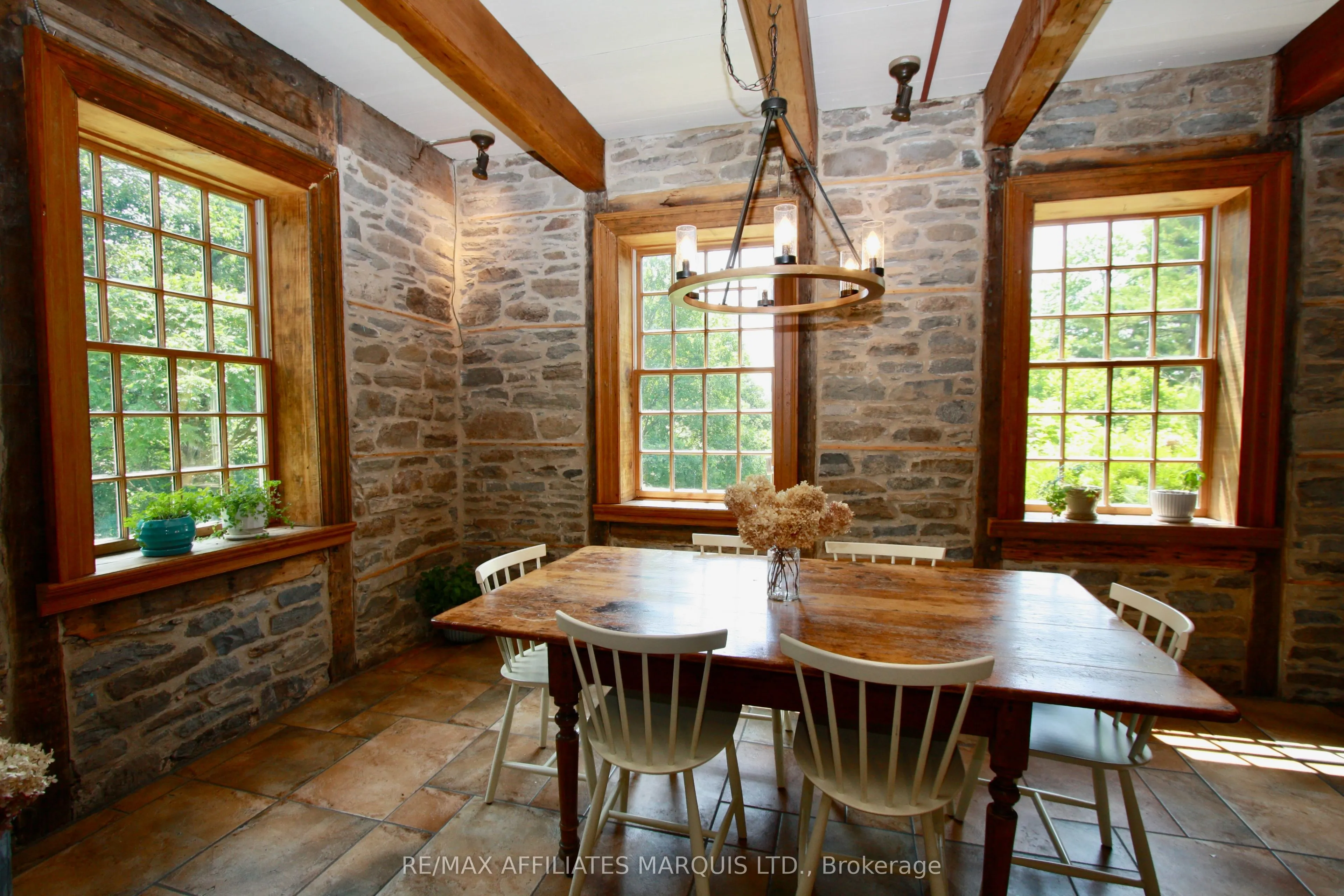 21831 Concession 2 Concession