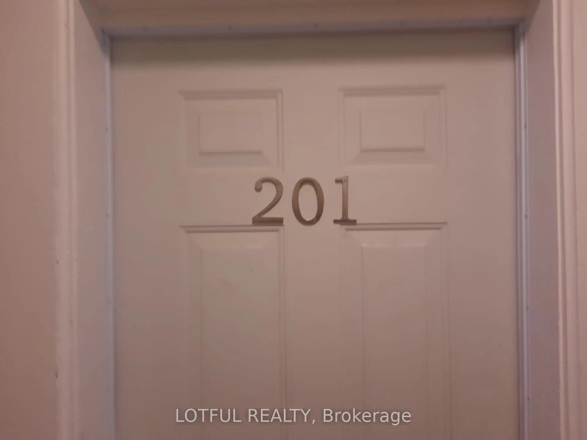 192 King Street W, #201