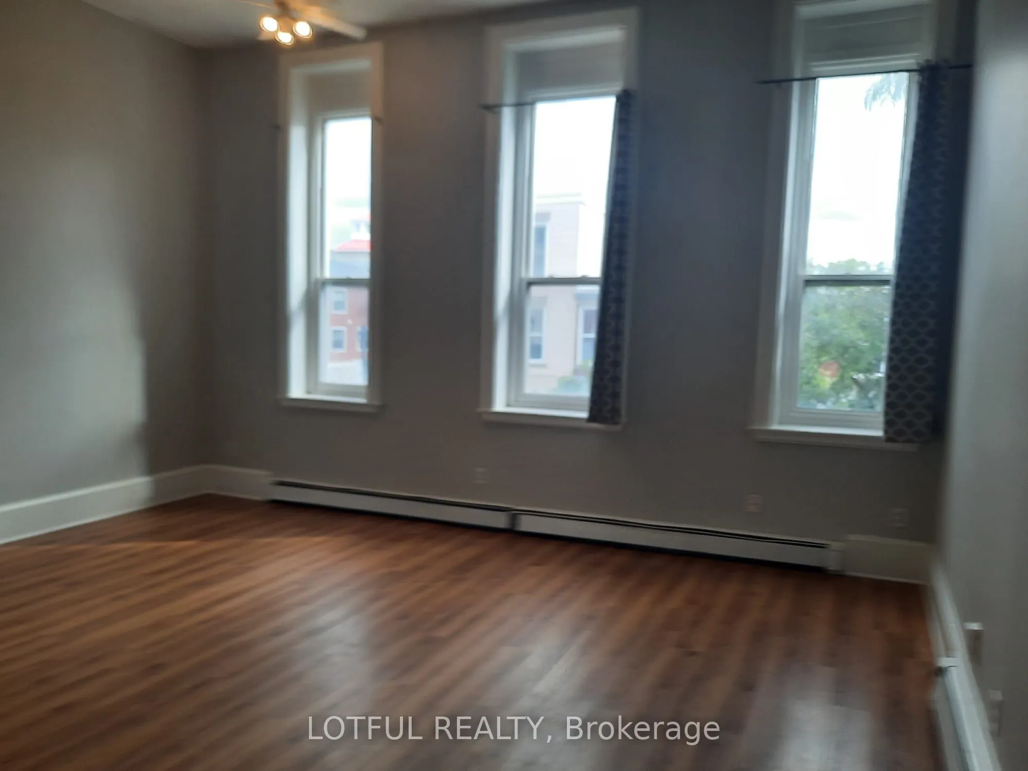 192 King Street W, #201