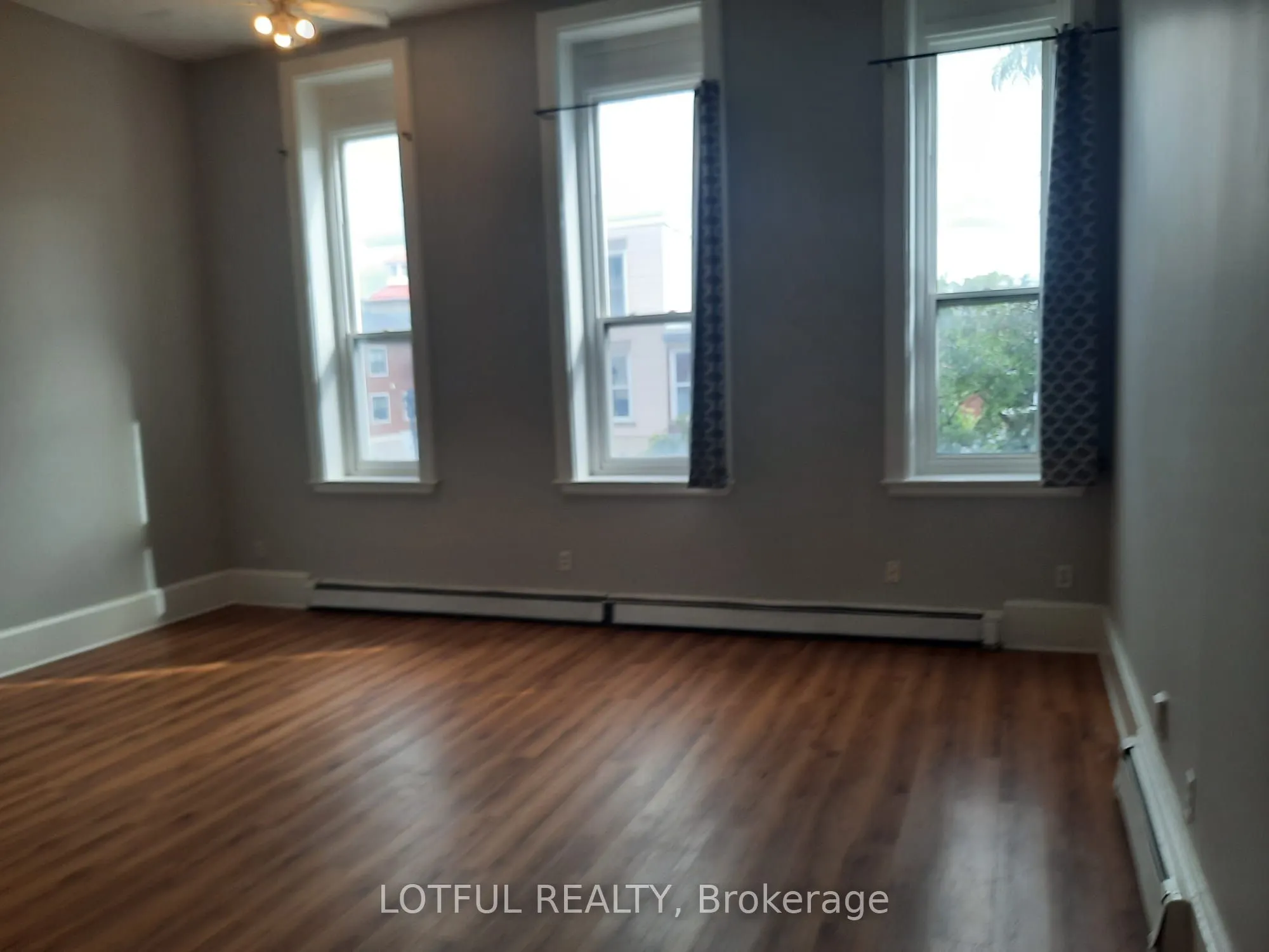192 King Street W, #201