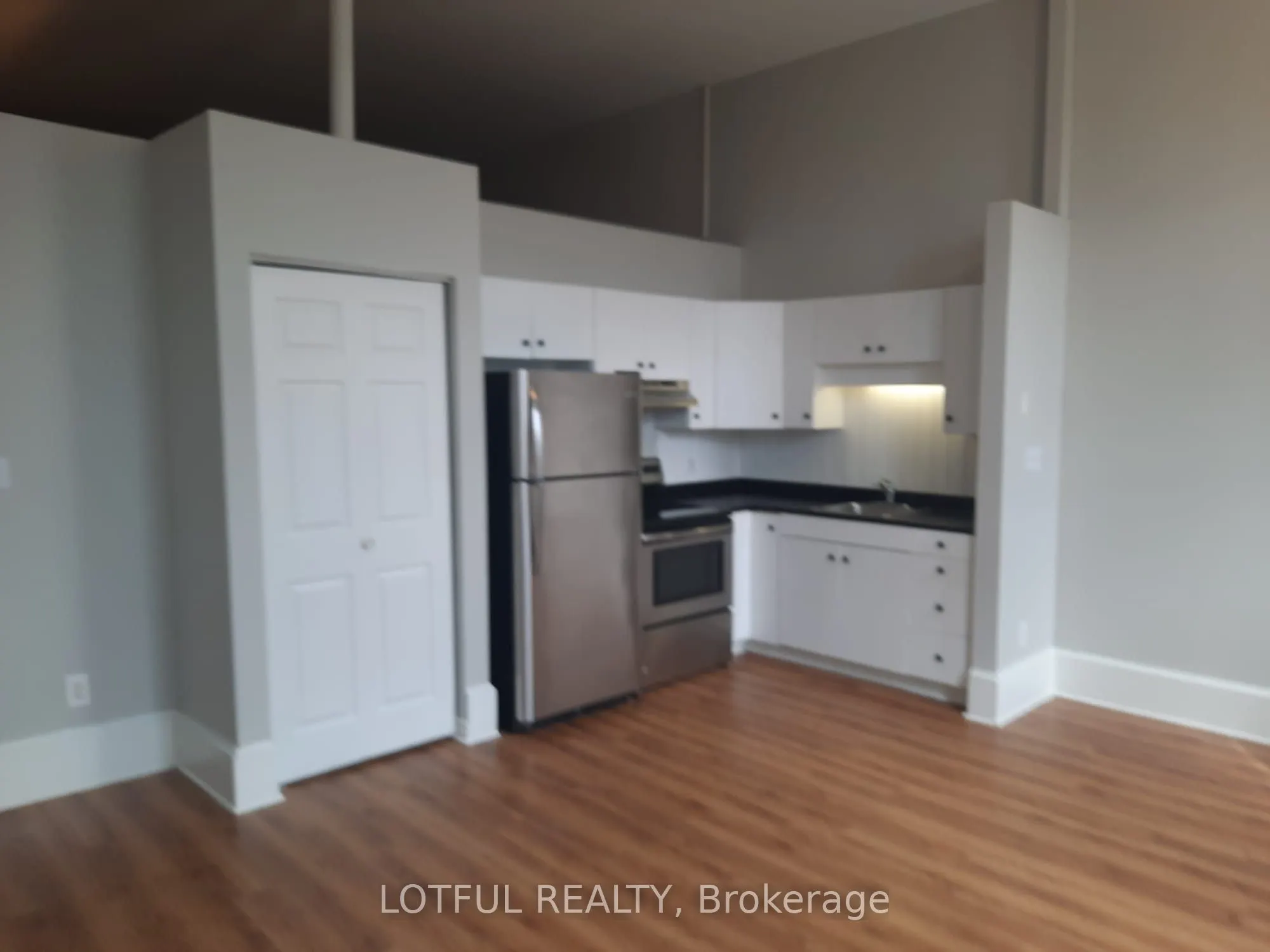 192 King Street W, #201